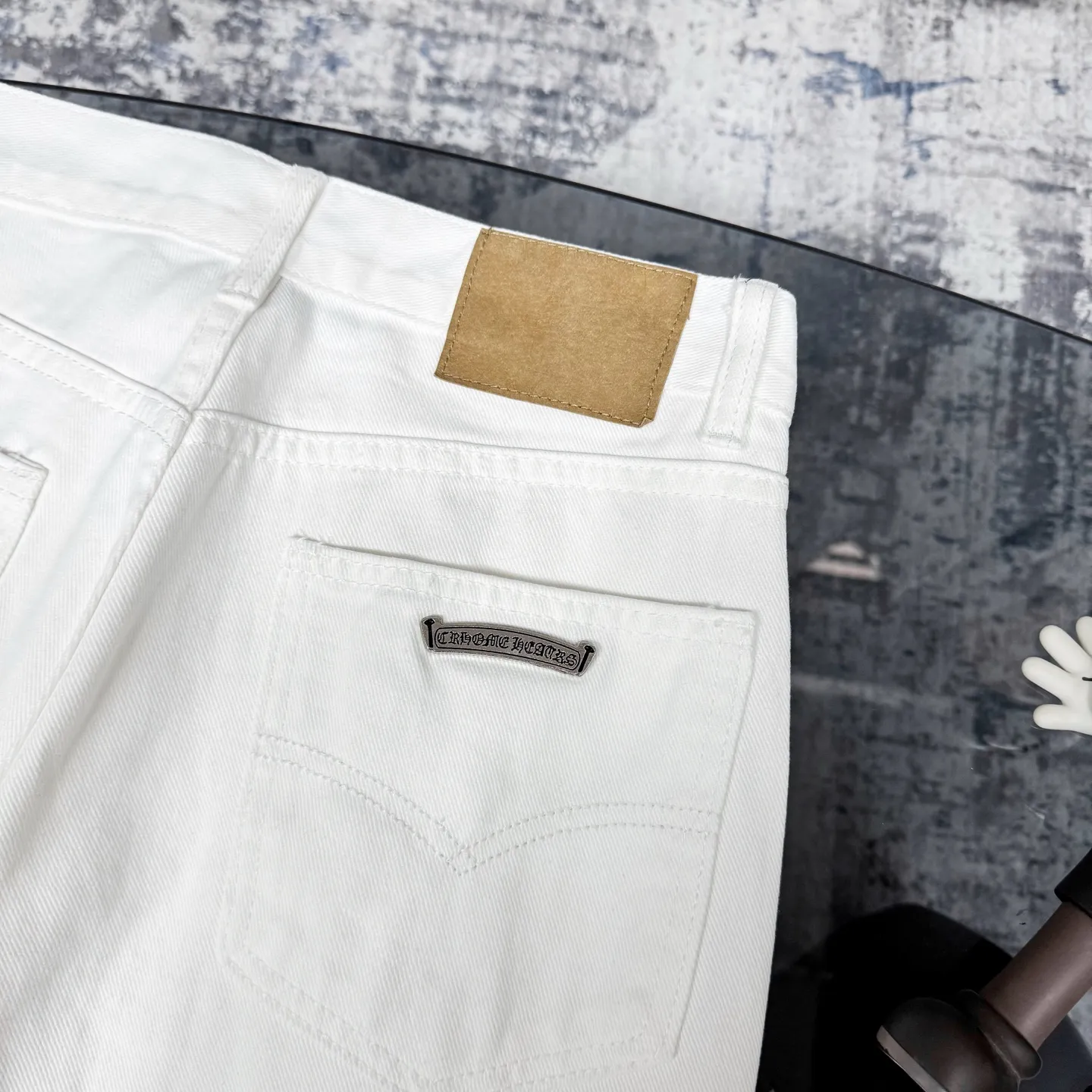 Chrome Hearts 白いクロスデザインジーンズ - 画像 (11)