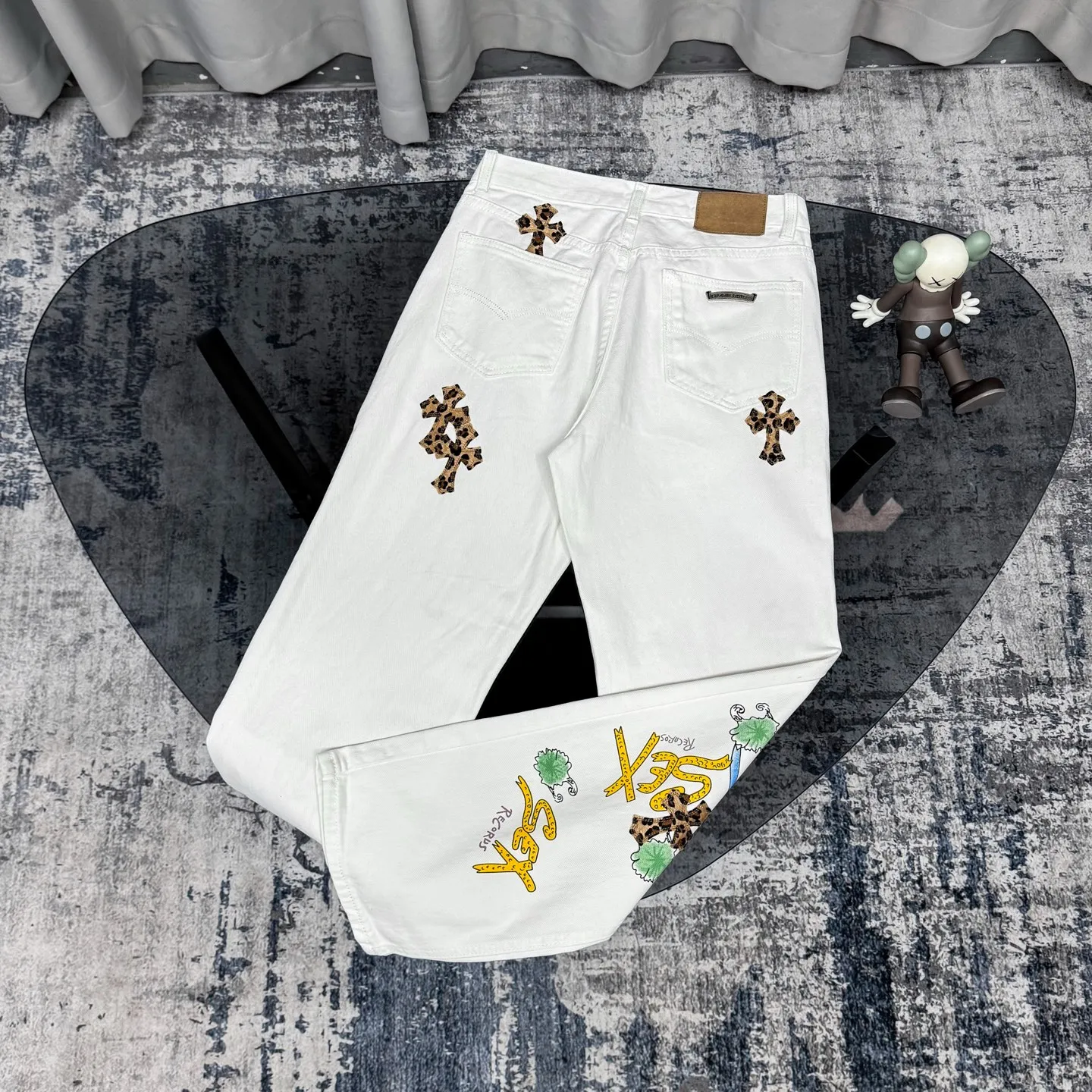 Chrome Hearts 白ヒョウ柄グラフィティハイストリートジーンズ - 画像 (3)