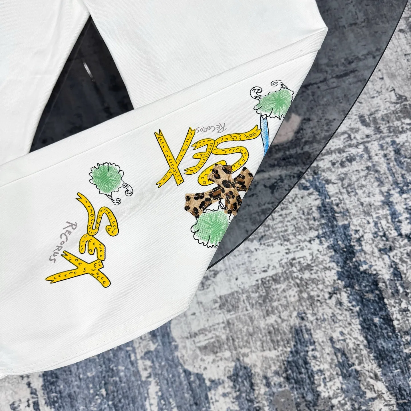 Chrome Hearts 白ヒョウ柄グラフィティハイストリートジーンズ - 画像 (12)