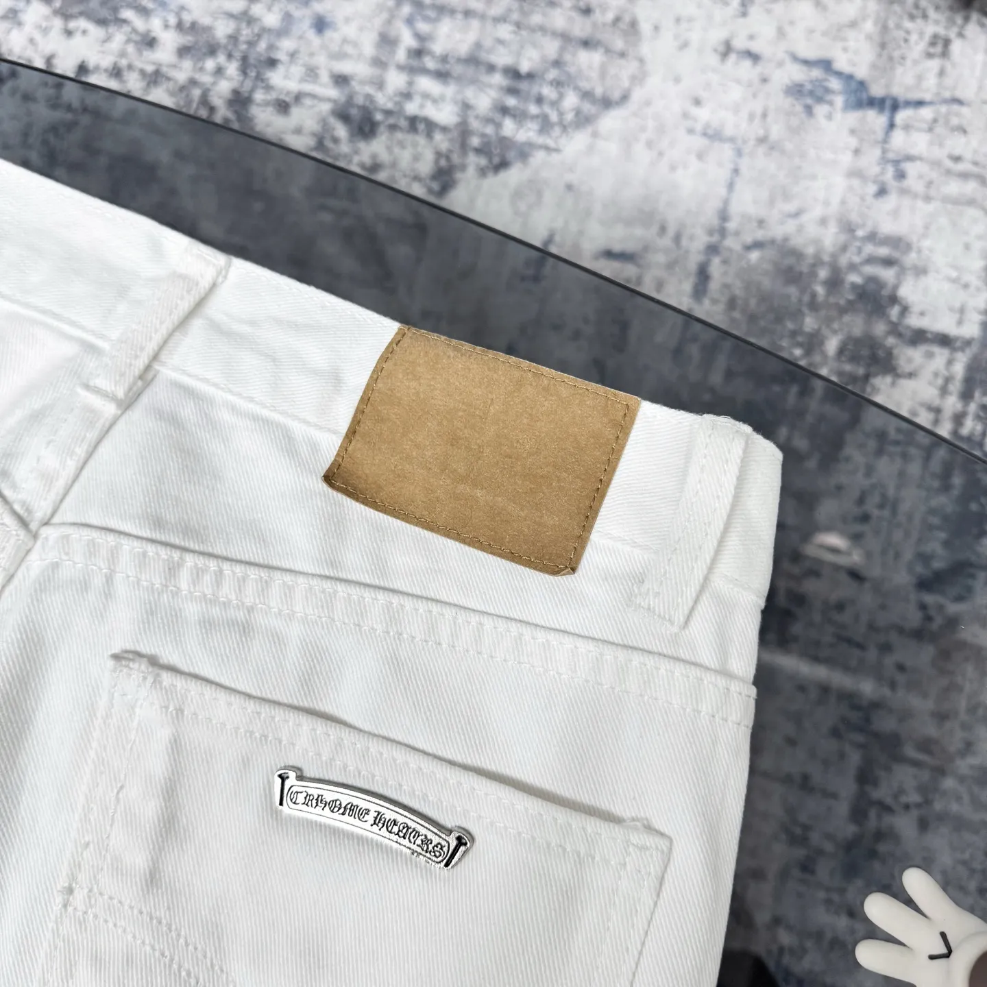 Chrome Hearts 白ヒョウ柄グラフィティハイストリートジーンズ - 画像 (16)