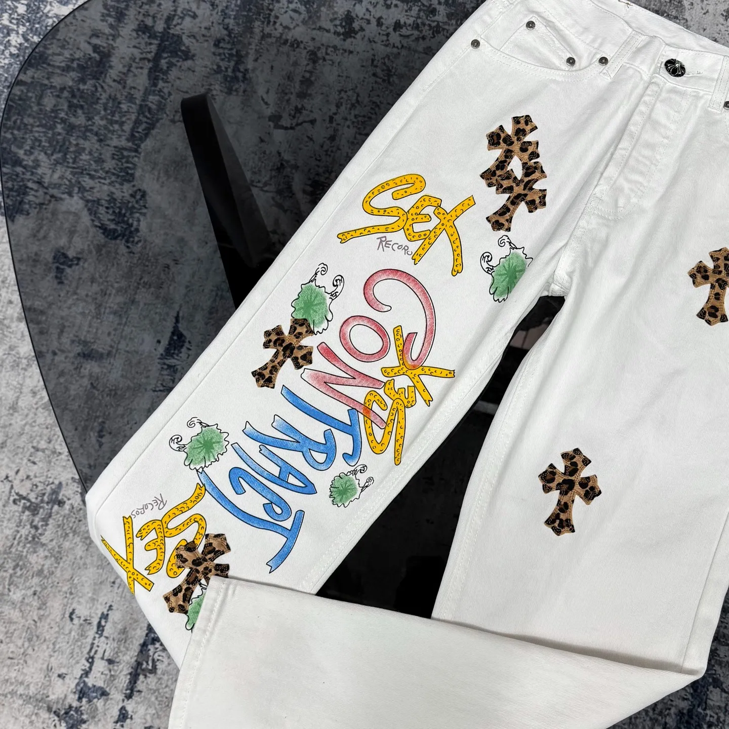 Chrome Hearts 白ヒョウ柄グラフィティハイストリートジーンズ - 画像 (5)