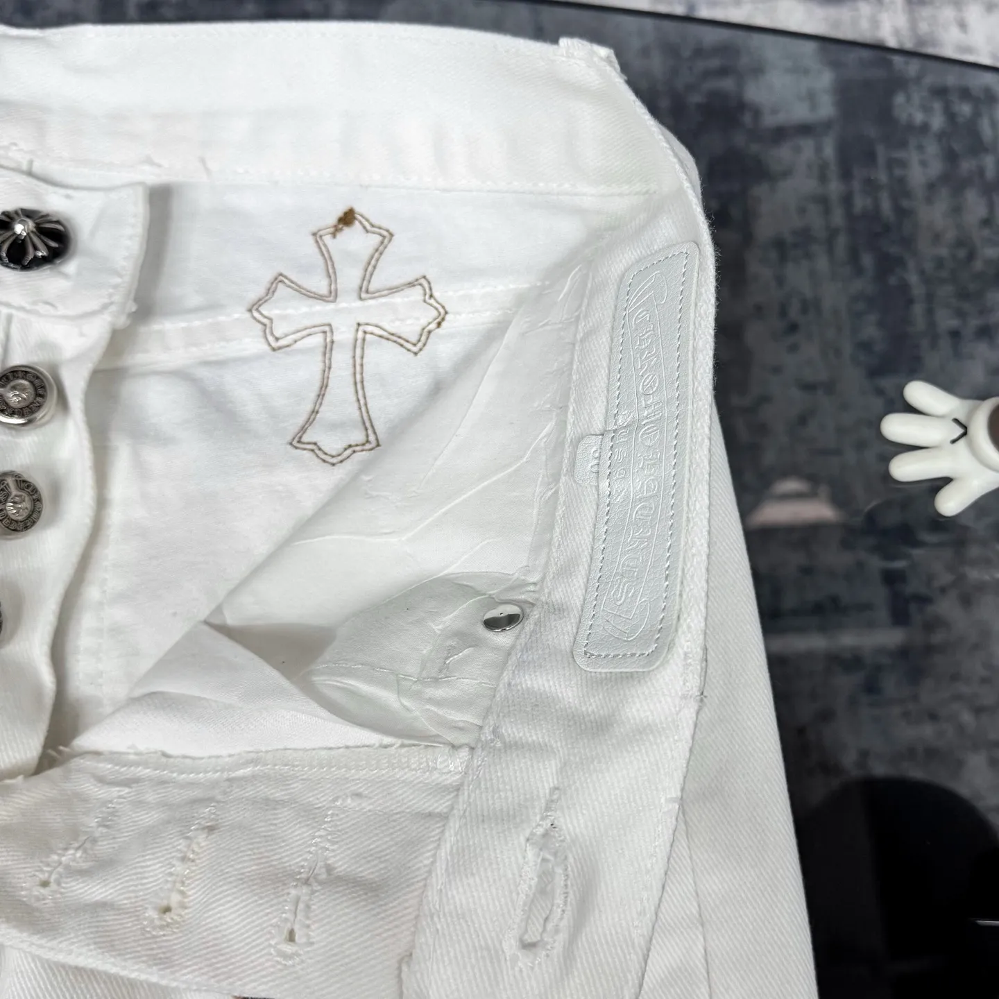 Chrome Hearts 白ヒョウ柄グラフィティハイストリートジーンズ - 画像 (11)