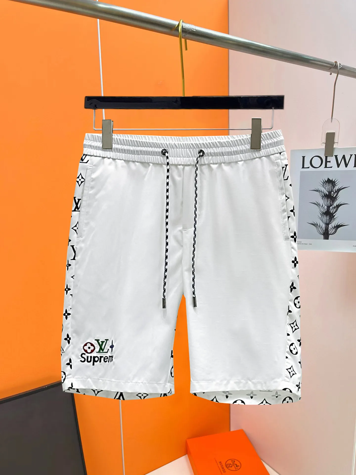 LOUIS VUITTON Supreme ホワイトの新作カジュアルショートパンツ