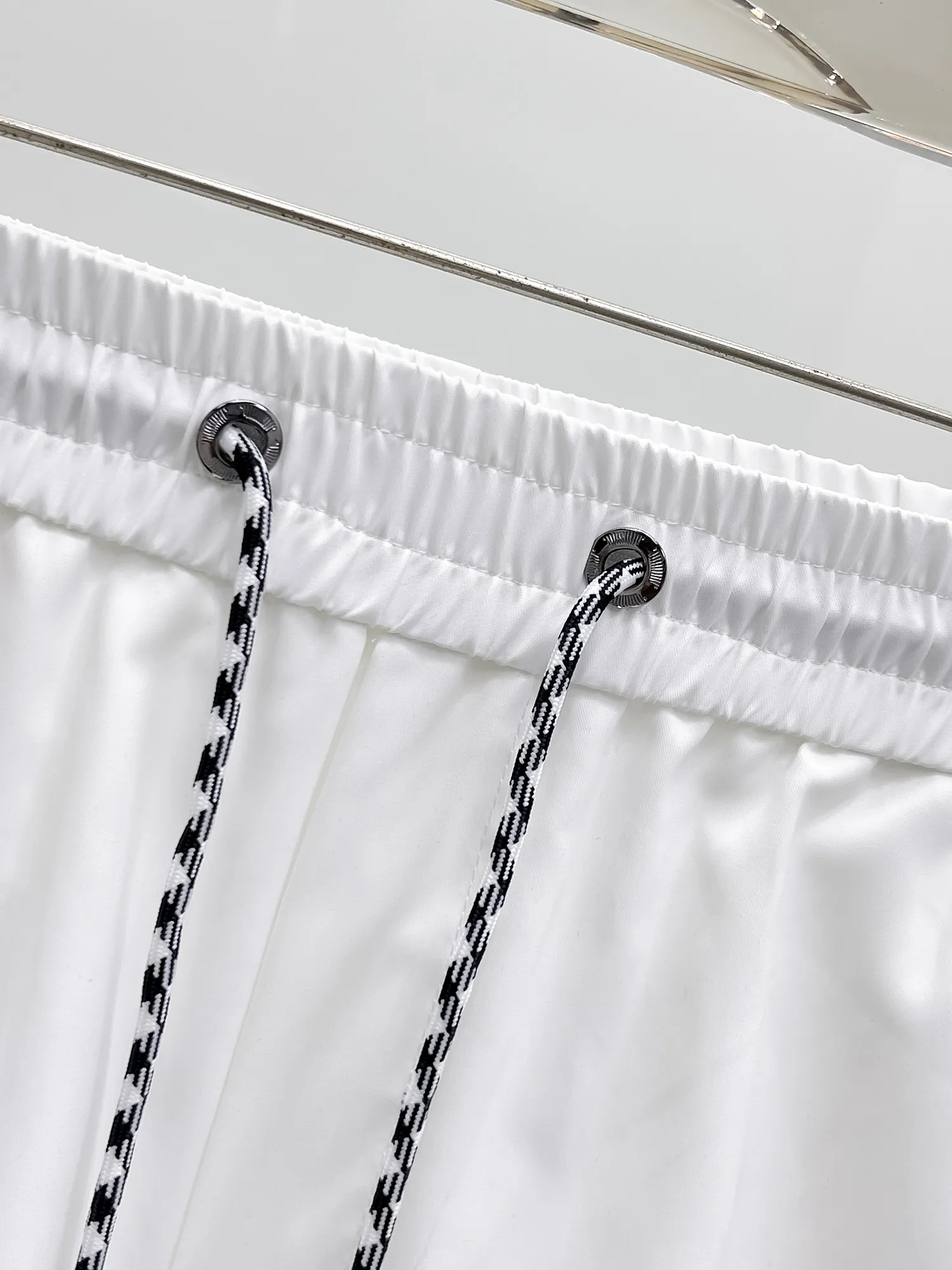 LOUIS VUITTON ホワイトの新作カジュアルショートパンツ - 画像 (9)