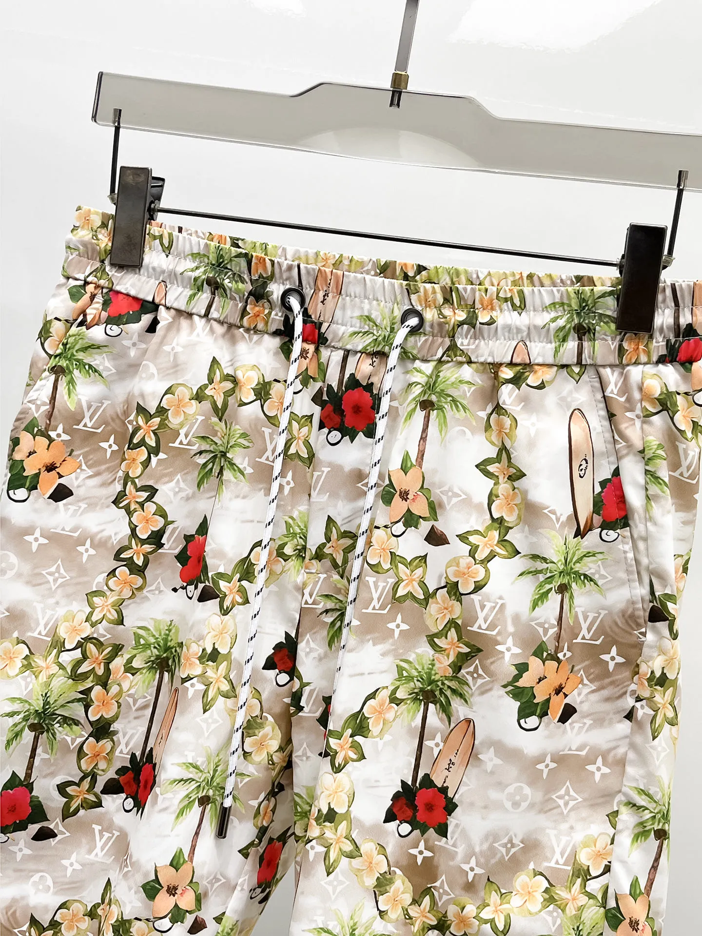 LOUIS VUITTON 2025ss新作ホワイトフローラルショートパンツ - 画像 (4)
