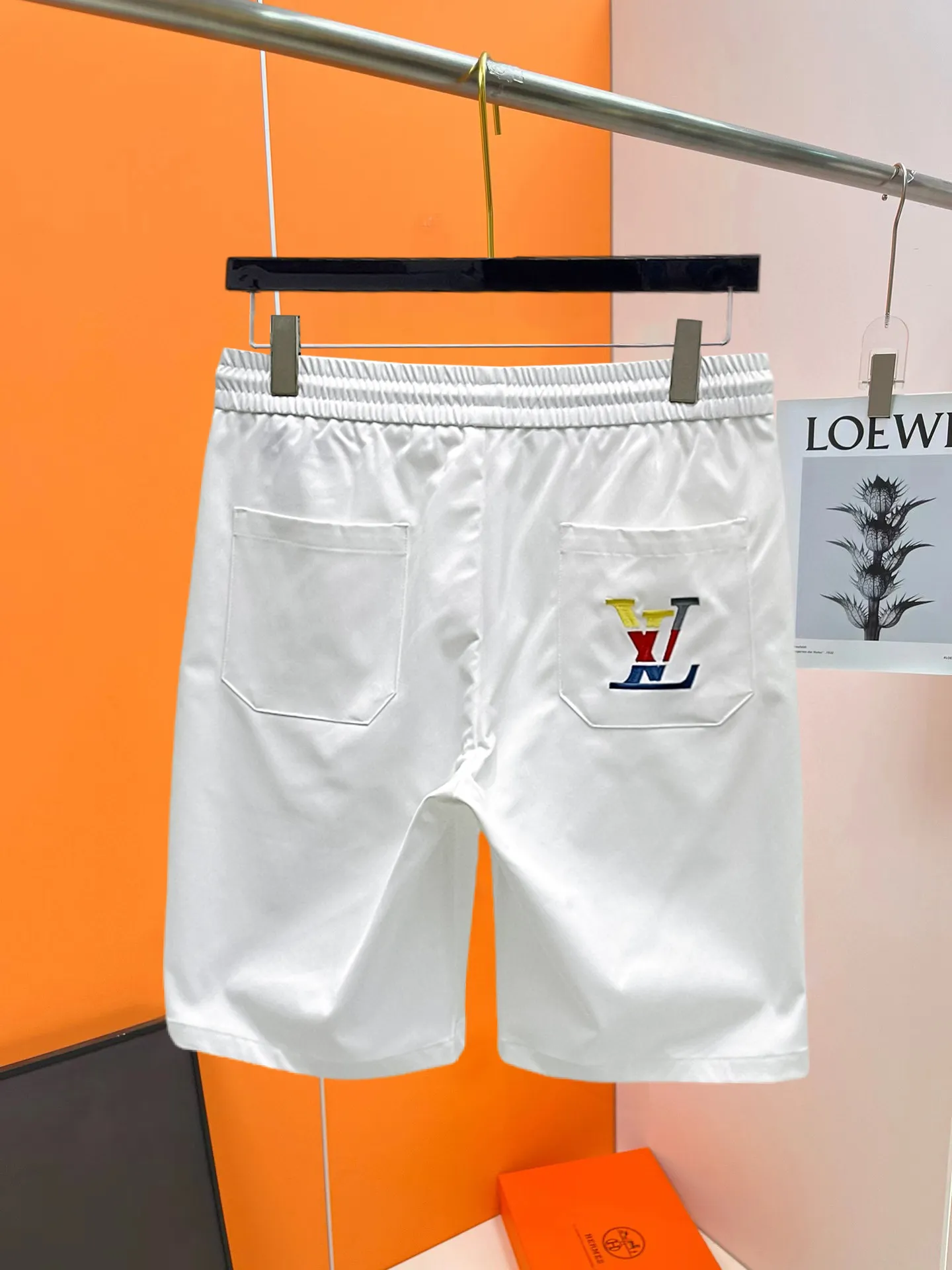 LOUIS VUITTON 白 新作 カジュアルショートパンツ - 画像 (3)