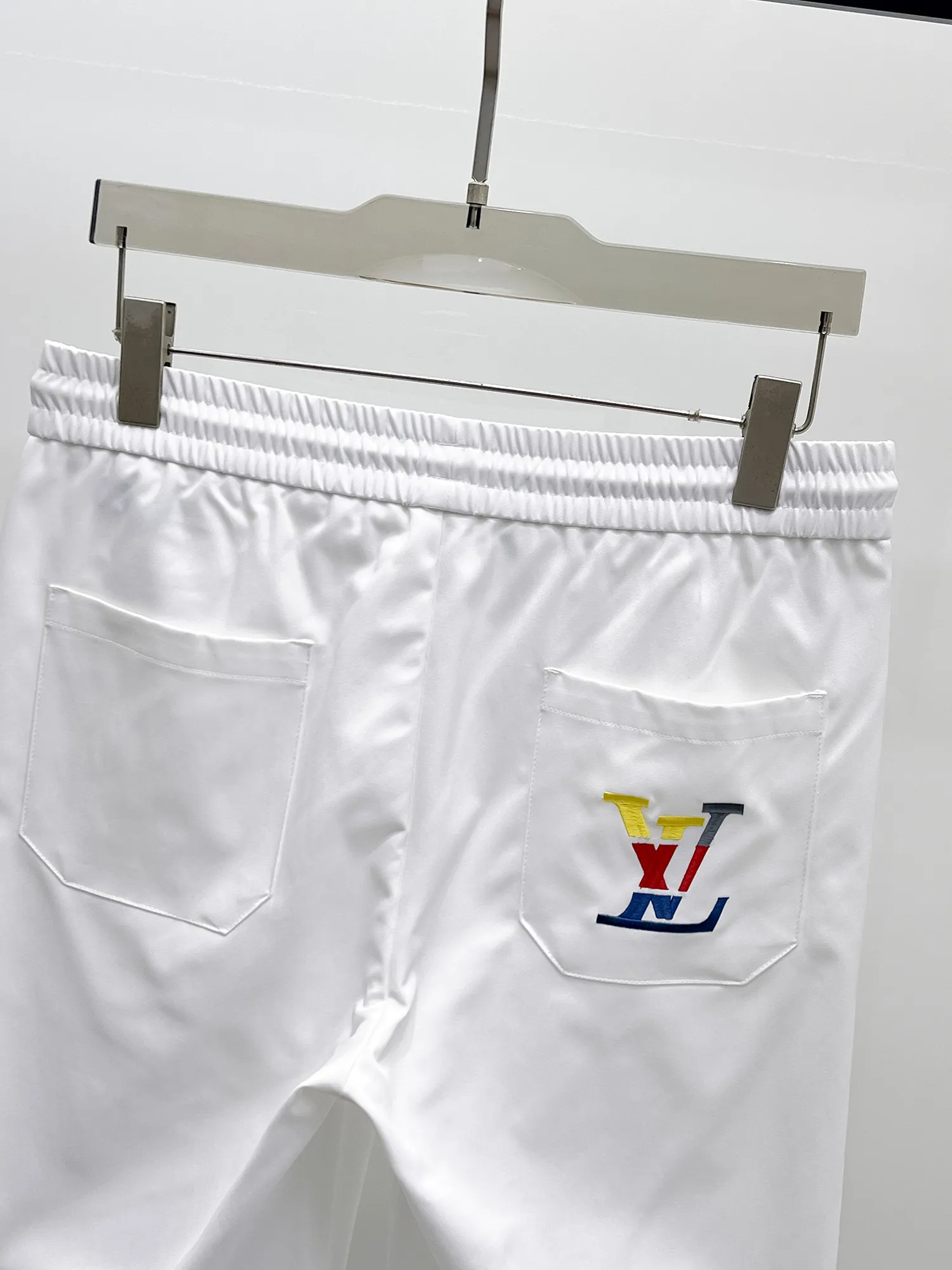LOUIS VUITTON 白 新作 カジュアルショートパンツ - 画像 (5)