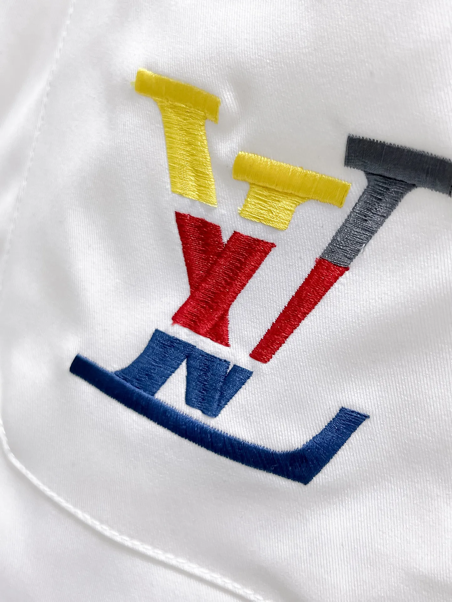 LOUIS VUITTON 白 新作 カジュアルショートパンツ - 画像 (7)