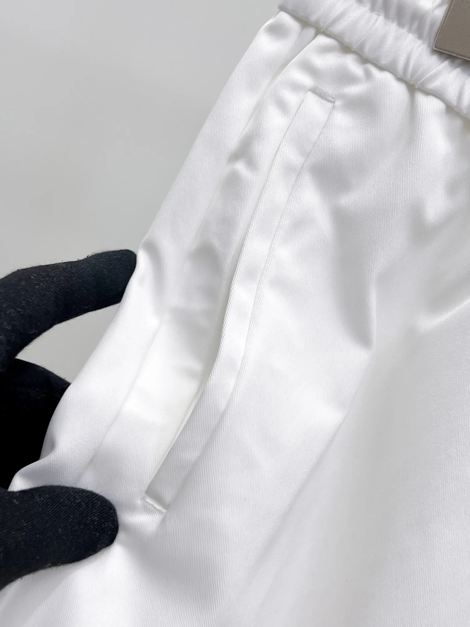 LOUIS VUITTON 白 新作 カジュアルショートパンツ - 画像 (9)