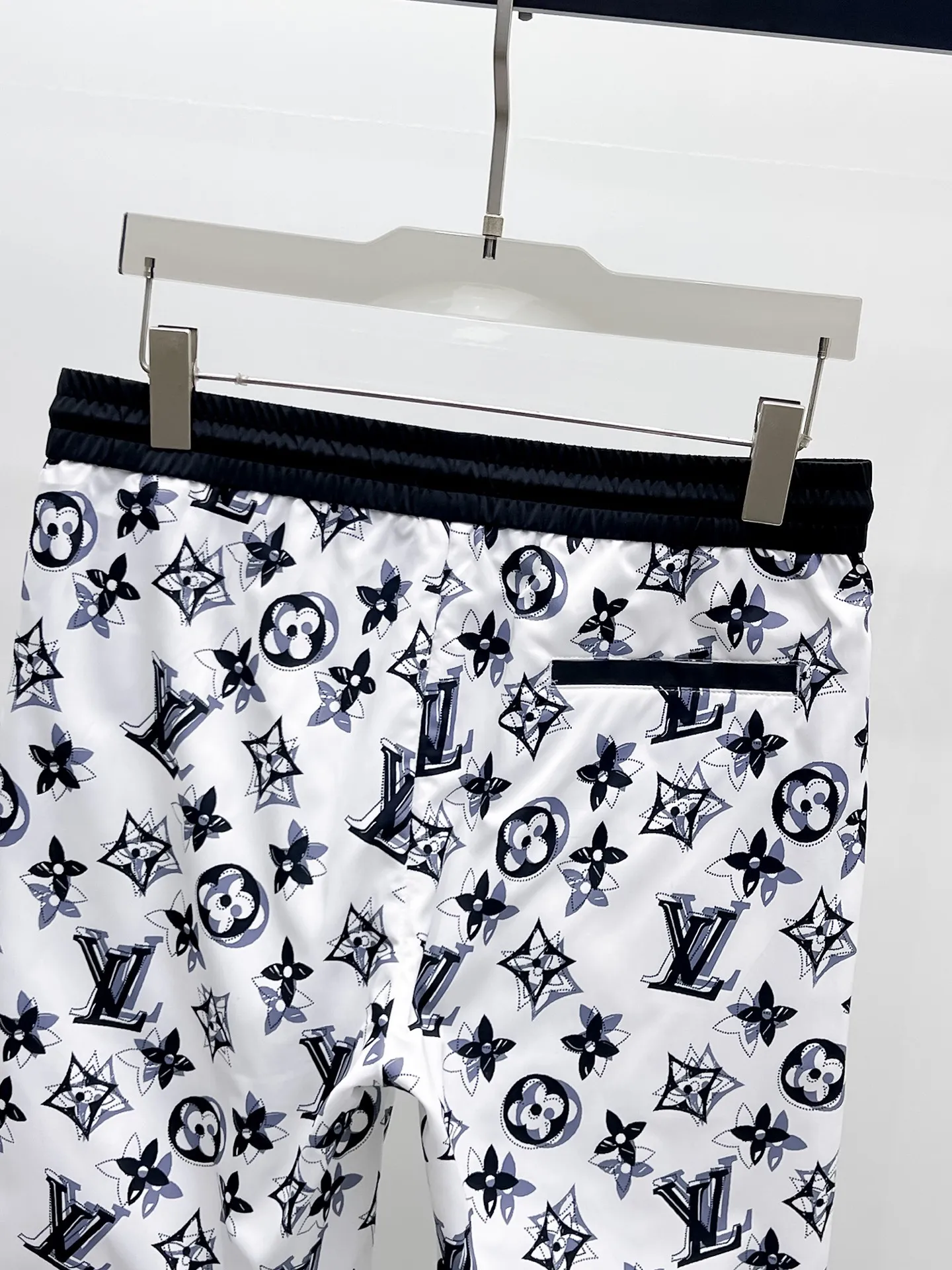 Louis Vuitton 白黒プリント 新作ショートパンツ - 画像 (5)