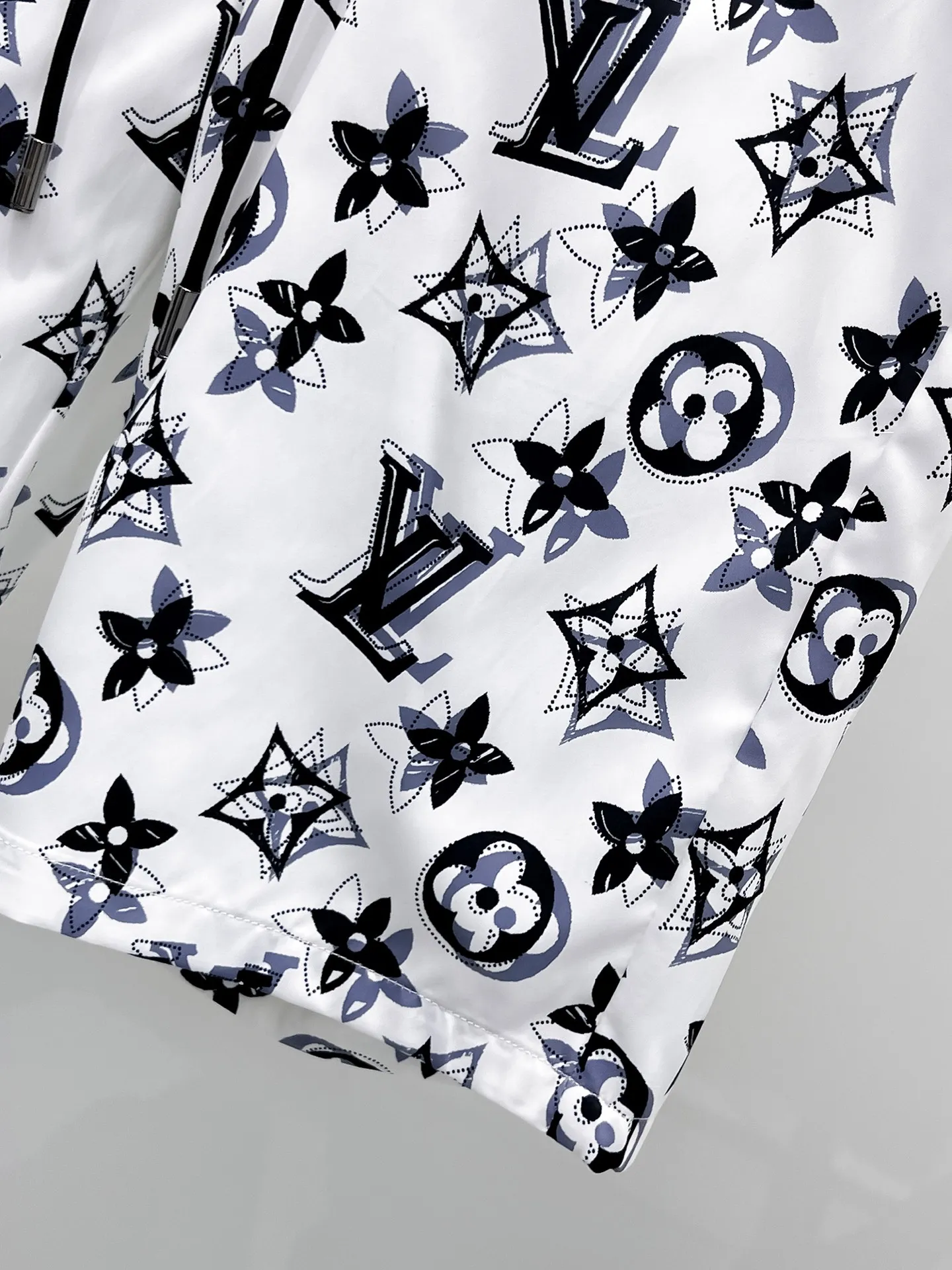 Louis Vuitton 白黒プリント 新作ショートパンツ - 画像 (6)