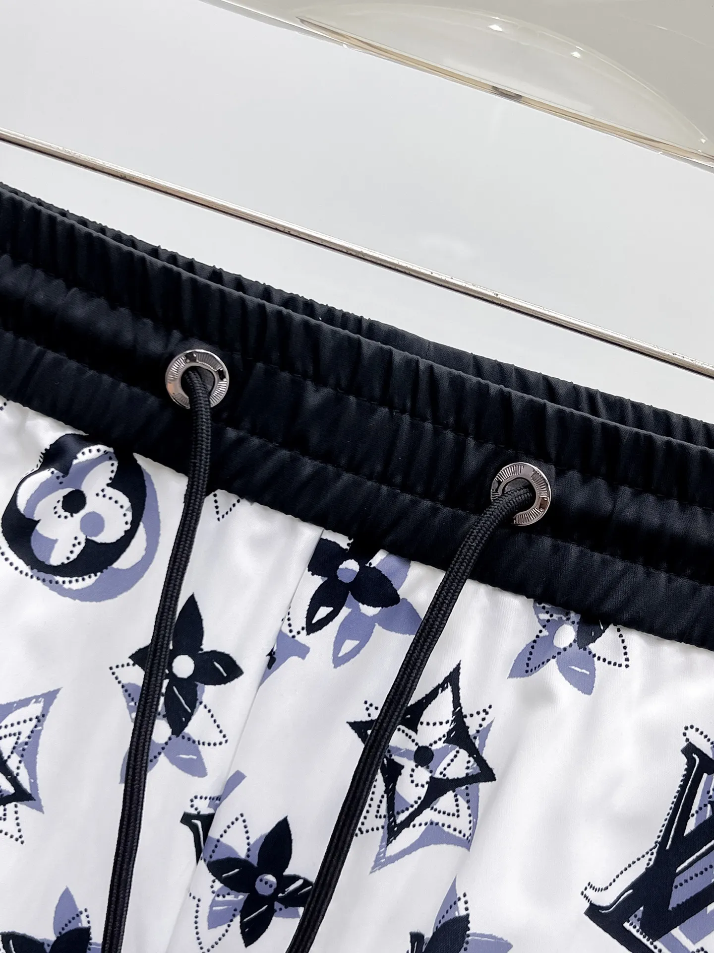 Louis Vuitton 白黒プリント 新作ショートパンツ - 画像 (10)