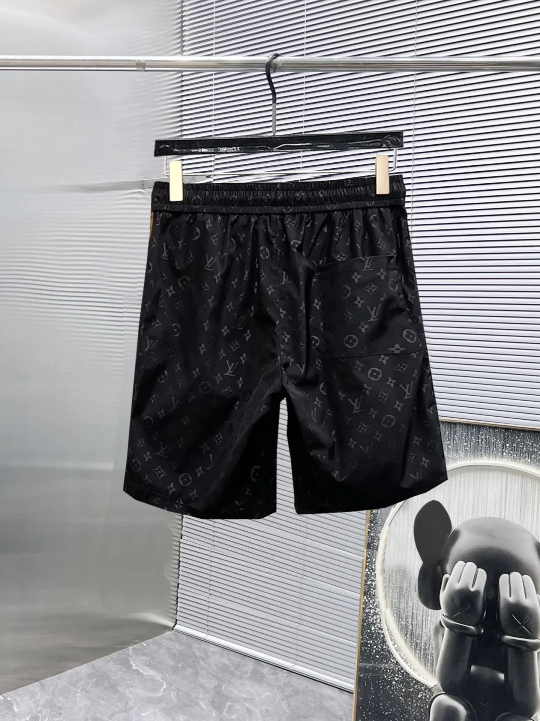ルイヴィトン黒新作サイドラインショーツ - 画像 (3)