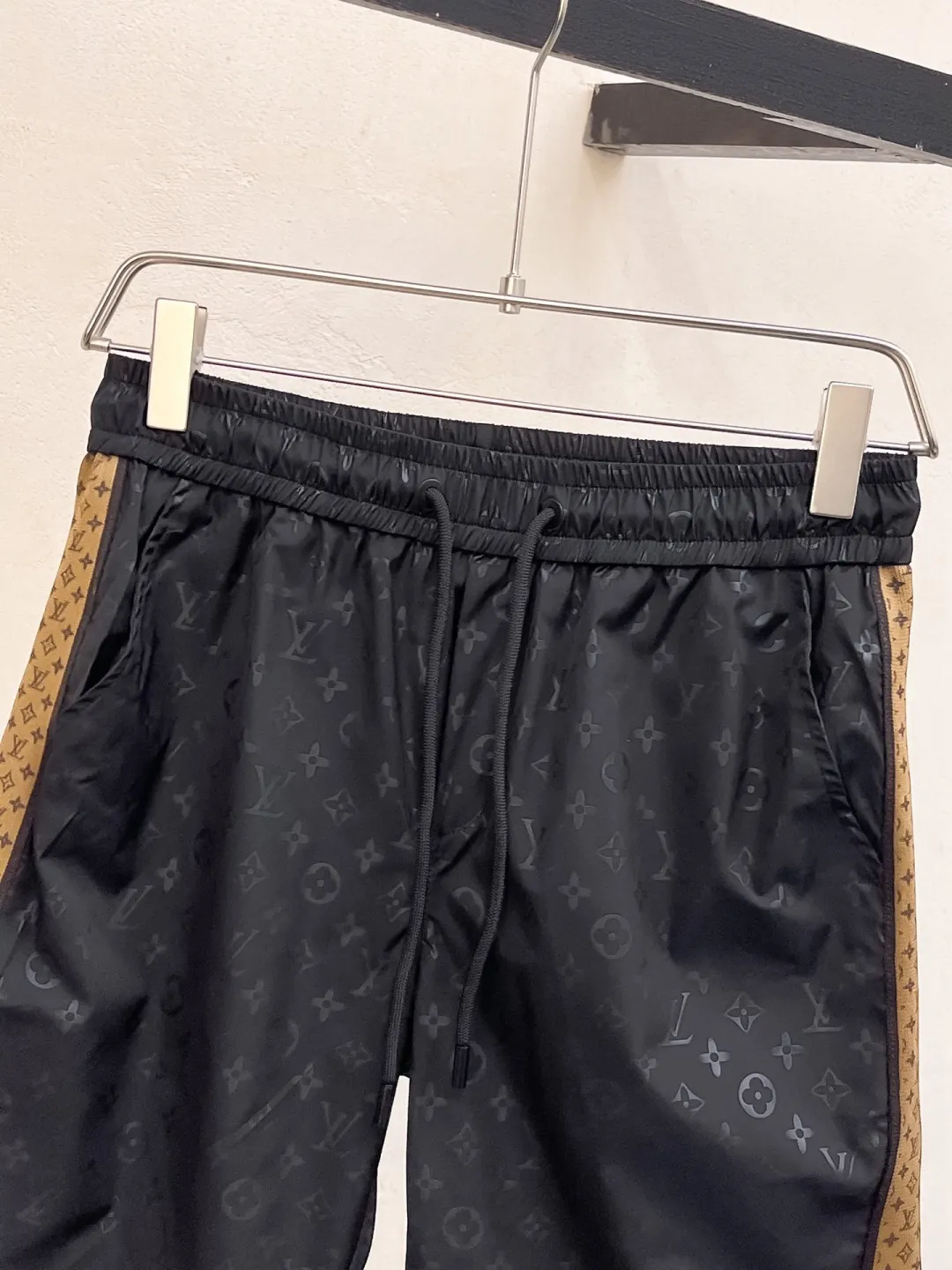 ルイヴィトン黒新作サイドラインショーツ - 画像 (4)