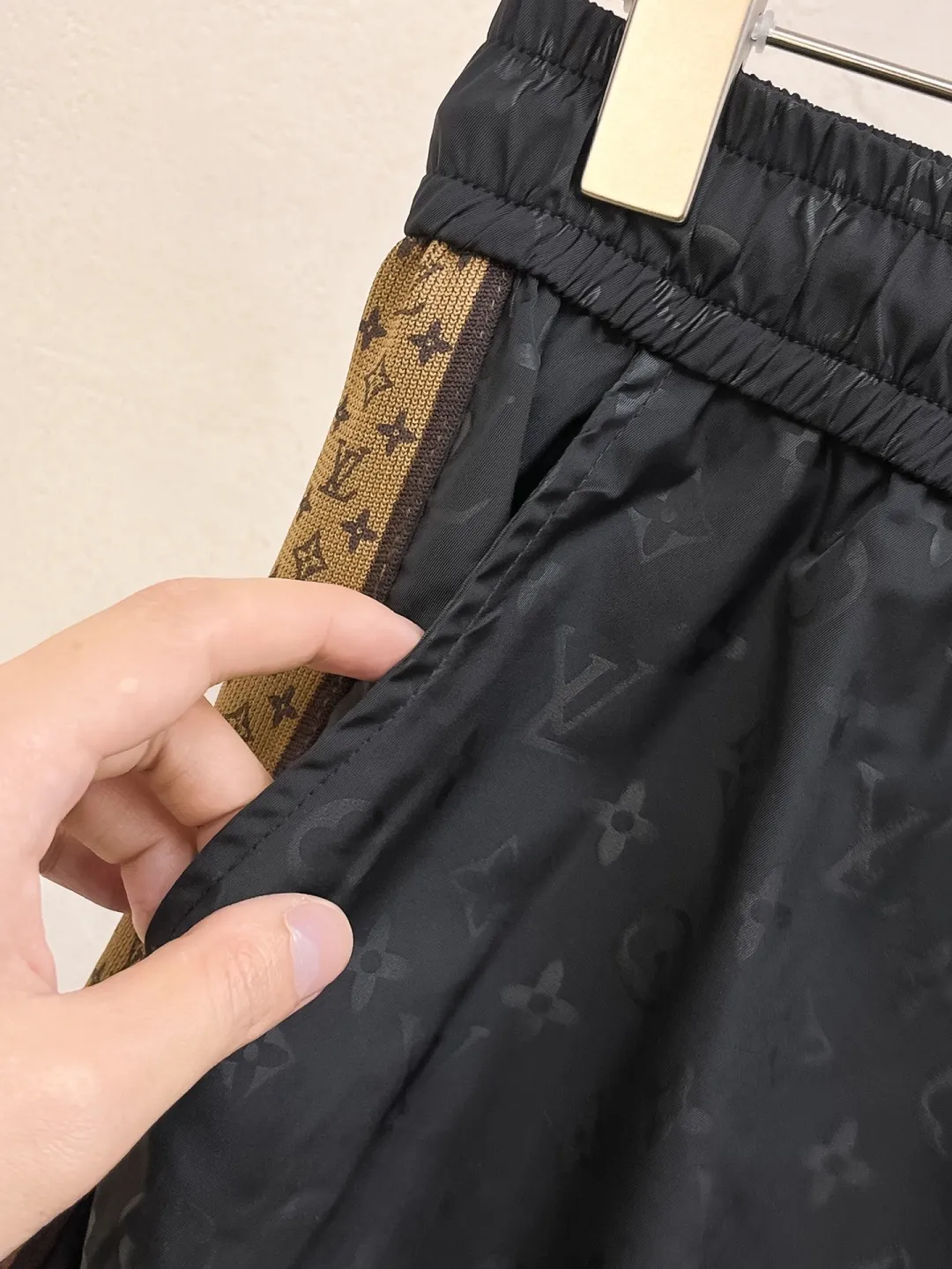 ルイヴィトン黒新作サイドラインショーツ - 画像 (6)