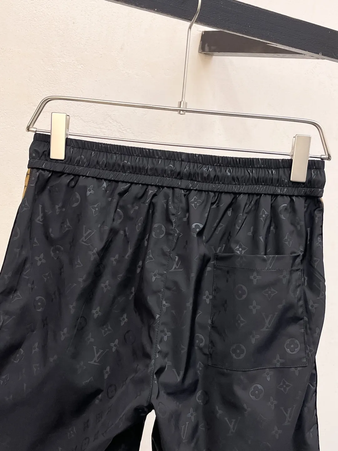 ルイヴィトン黒新作サイドラインショーツ - 画像 (10)