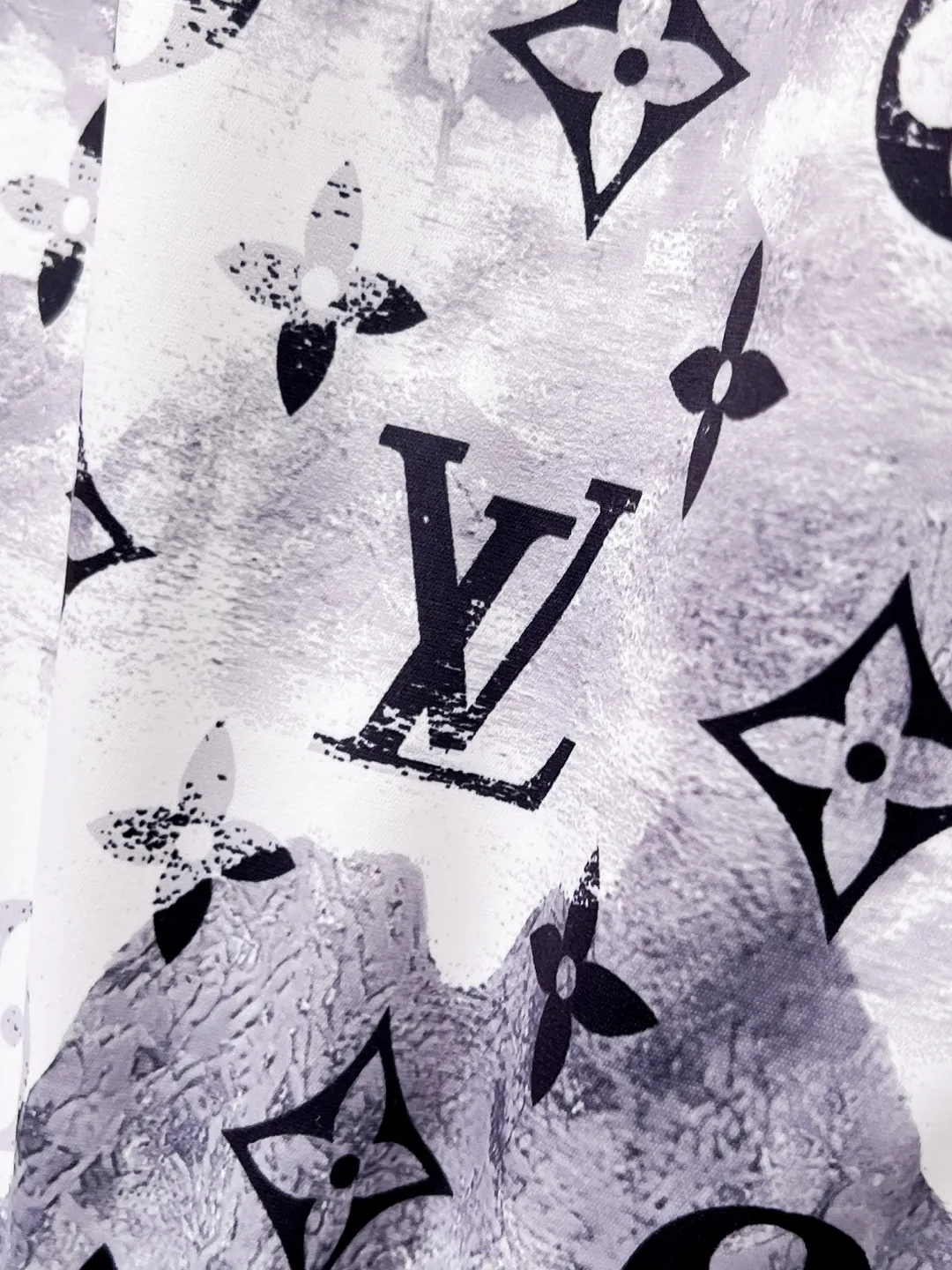 ルイヴィトン2025夏新作黒白花柄ショーツ - 画像 (6)