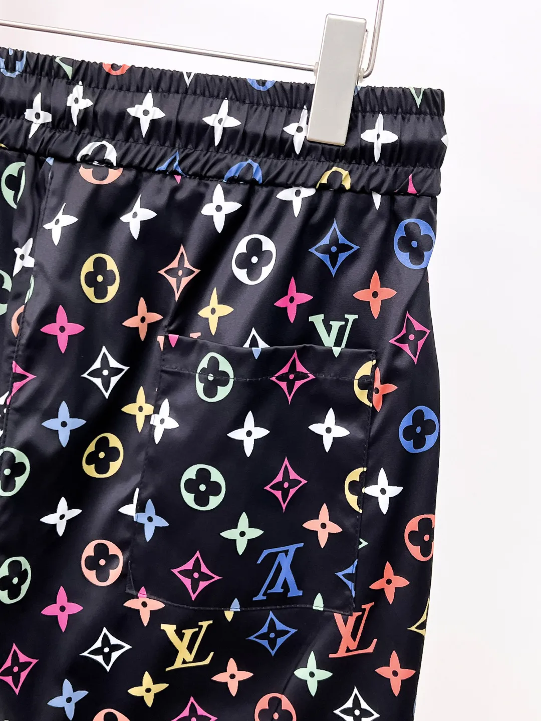 ルイヴィトン2025夏新作カラフル柄ショーツ - 画像 (4)
