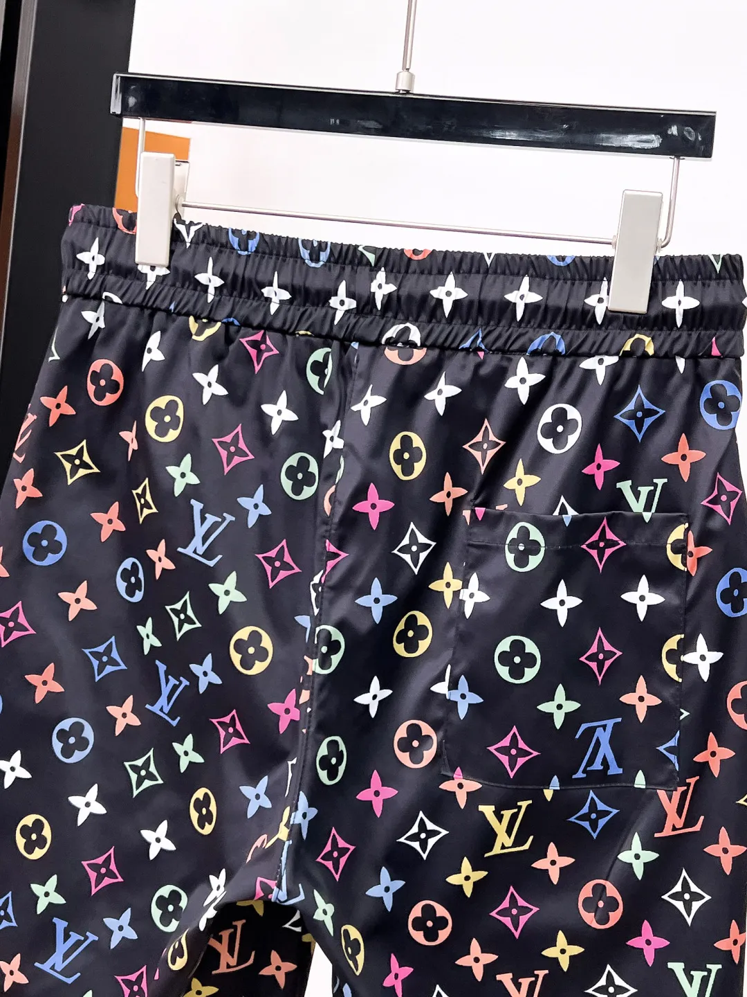 ルイヴィトン2025夏新作カラフル柄ショーツ - 画像 (5)