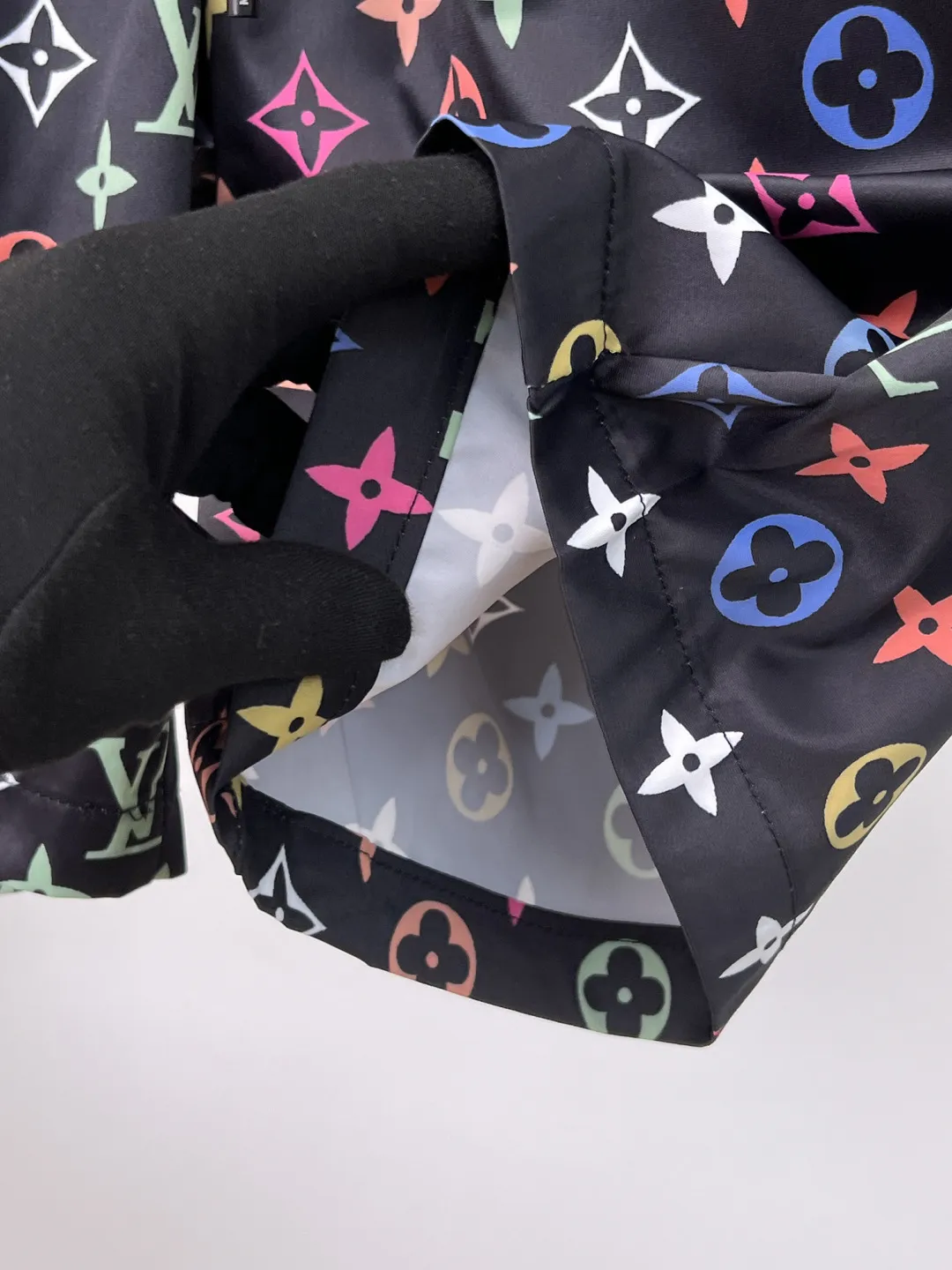 ルイヴィトン2025夏新作カラフル柄ショーツ - 画像 (6)