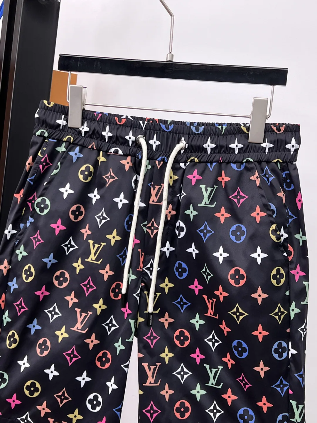 ルイヴィトン2025夏新作カラフル柄ショーツ - 画像 (8)