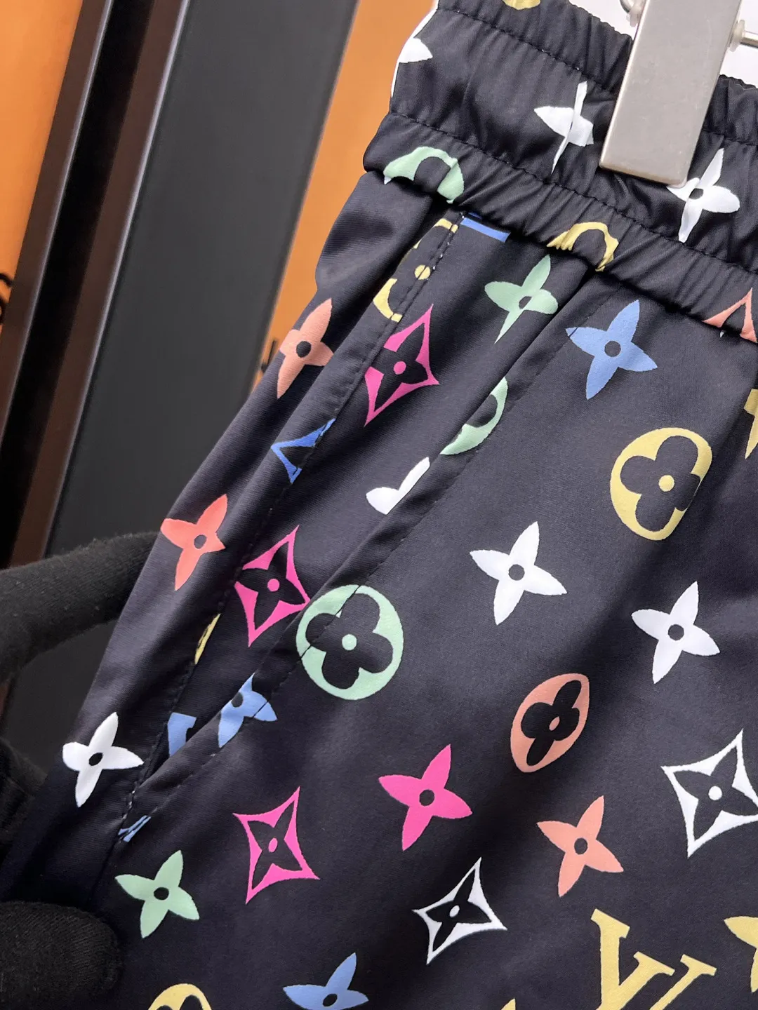 ルイヴィトン2025夏新作カラフル柄ショーツ - 画像 (10)