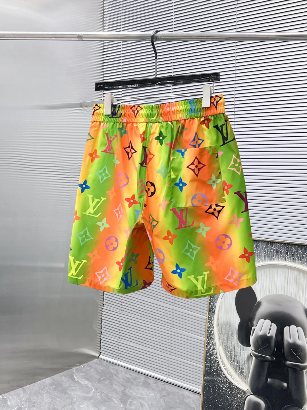 ルイヴィトン2025夏新作レインボーカラーショーツ - 画像 (3)