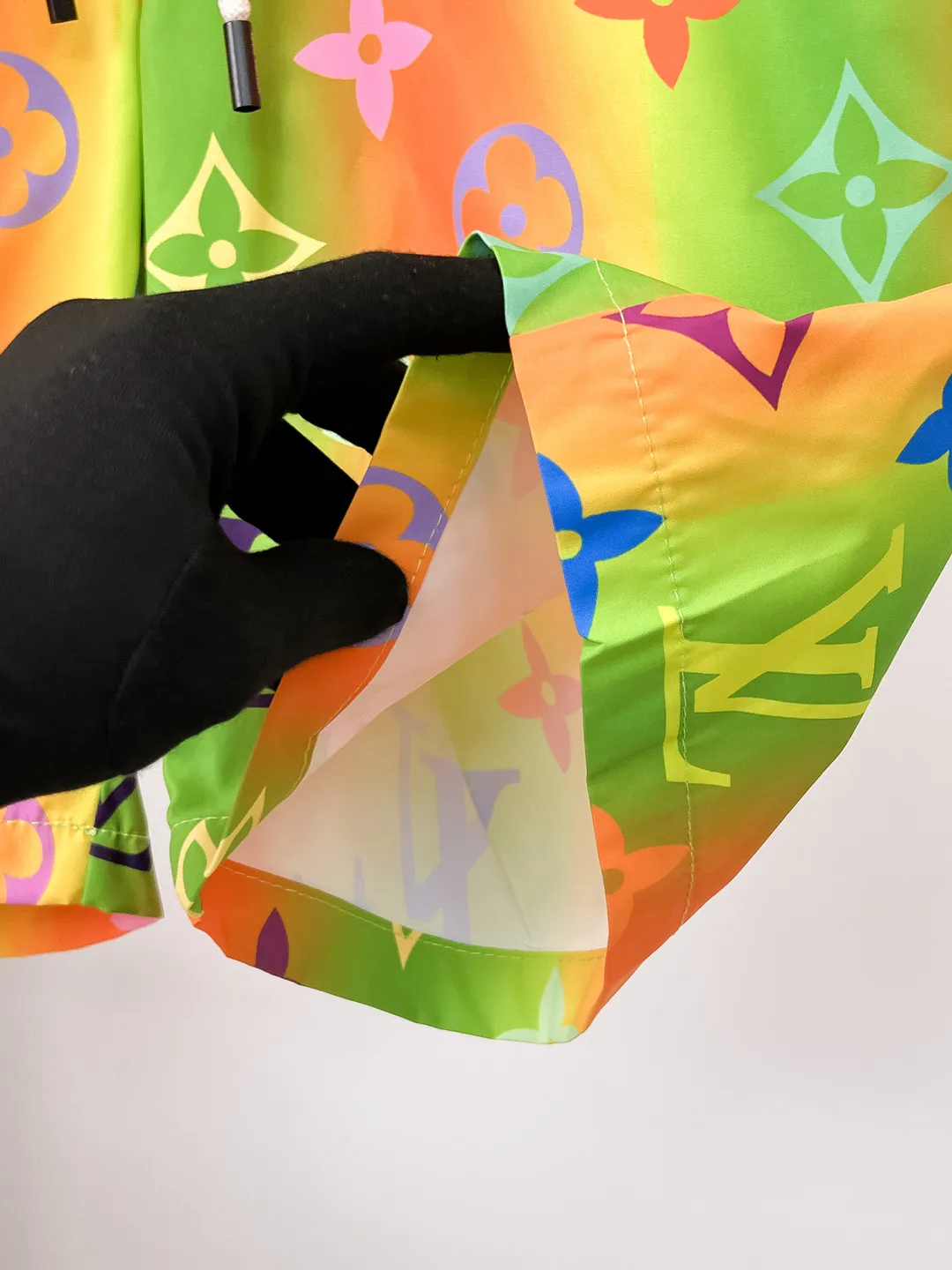 ルイヴィトン2025夏新作レインボーカラーショーツ - 画像 (4)