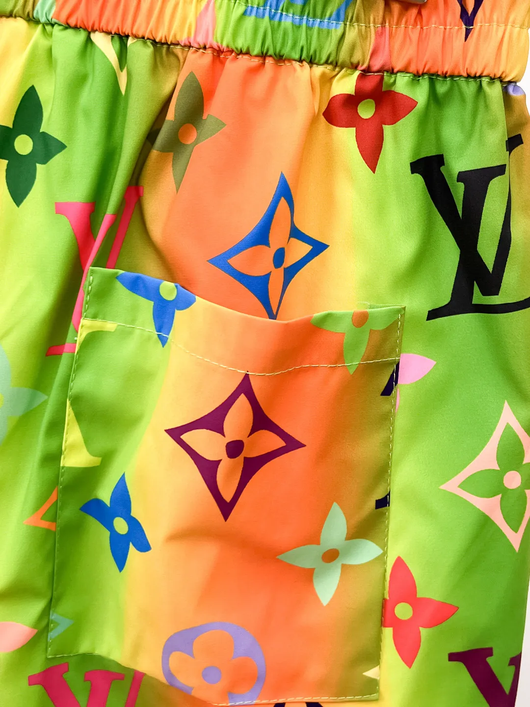 ルイヴィトン2025夏新作レインボーカラーショーツ - 画像 (5)