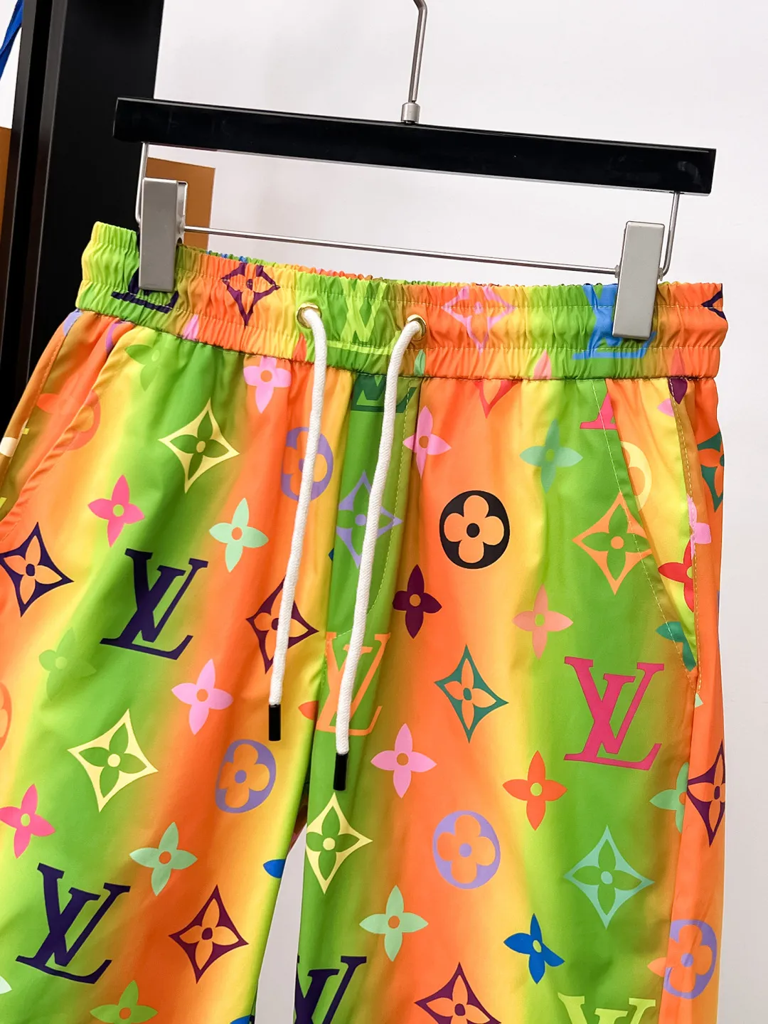 ルイヴィトン2025夏新作レインボーカラーショーツ - 画像 (8)