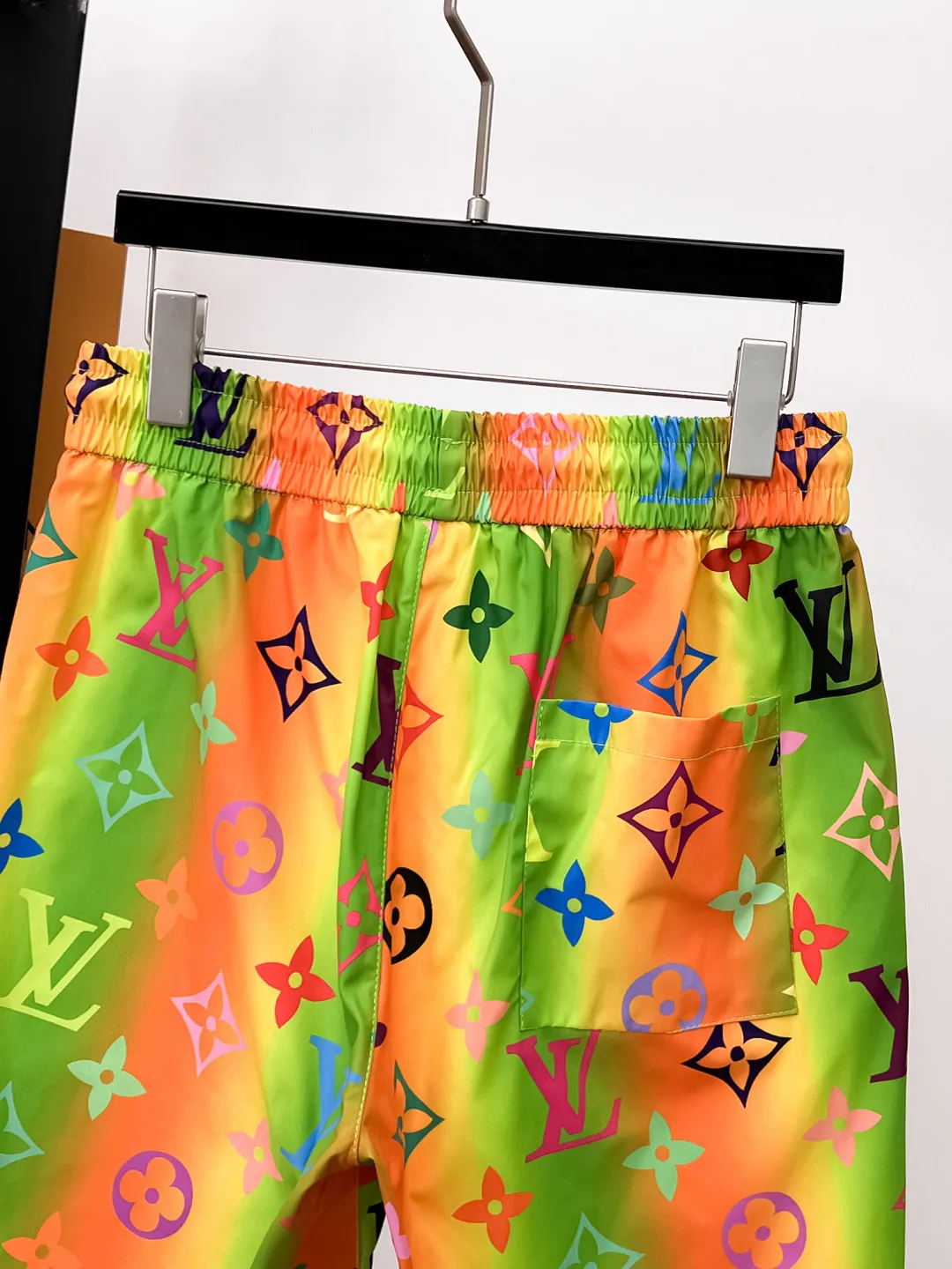 ルイヴィトン2025夏新作レインボーカラーショーツ - 画像 (9)