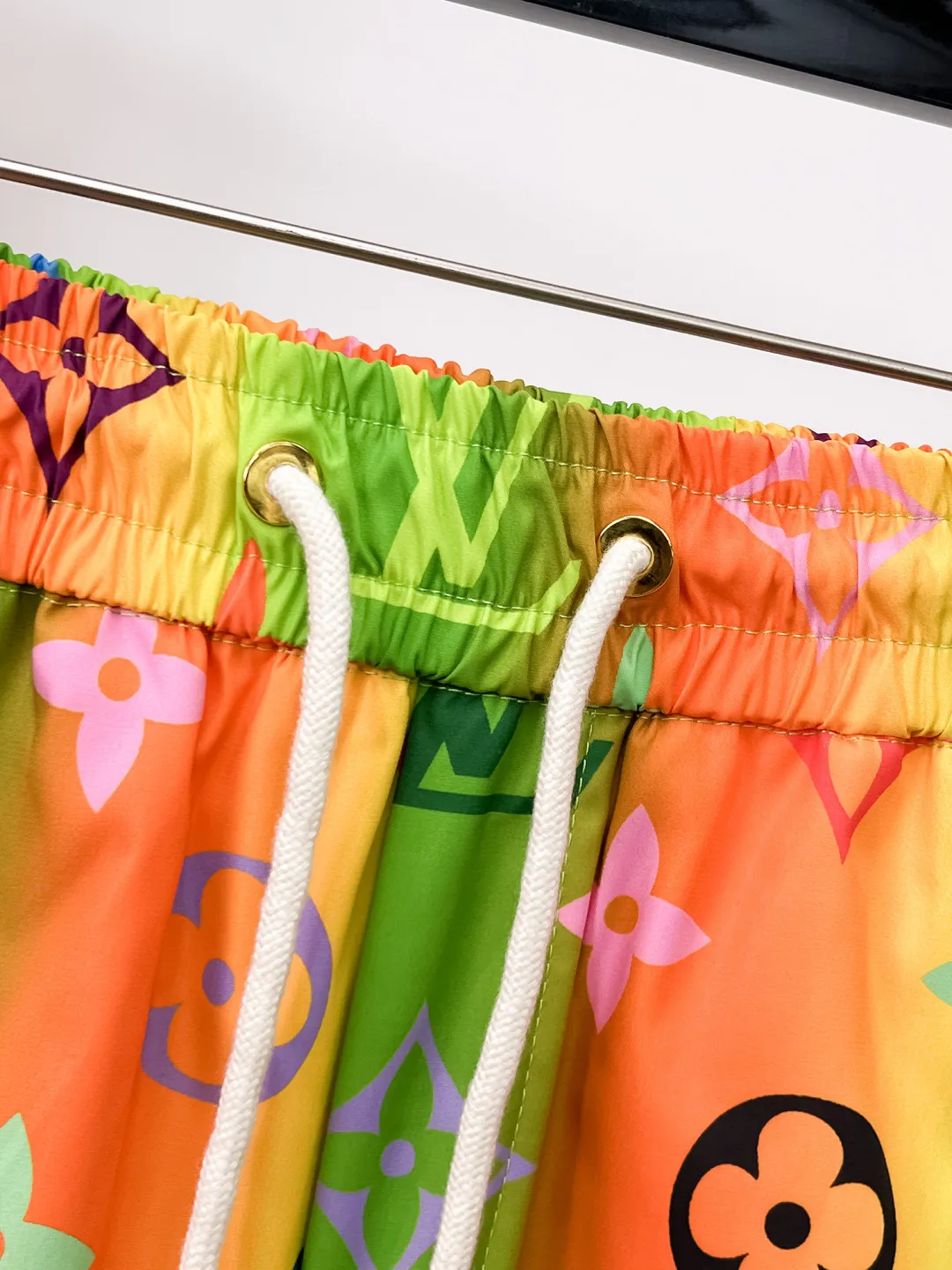ルイヴィトン2025夏新作レインボーカラーショーツ - 画像 (10)