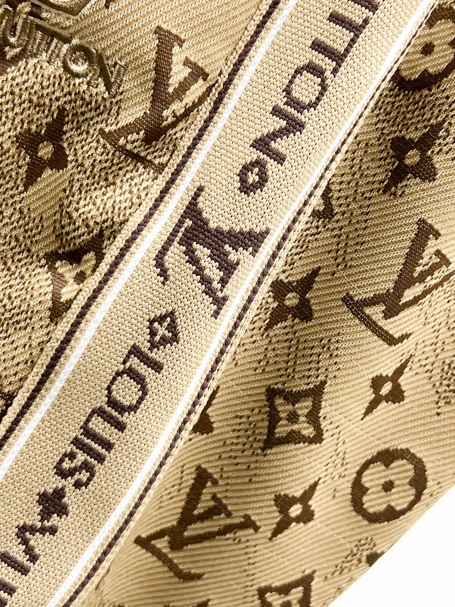 LOUIS VUITTON ベージュ 新作 短パン - 画像 (13)