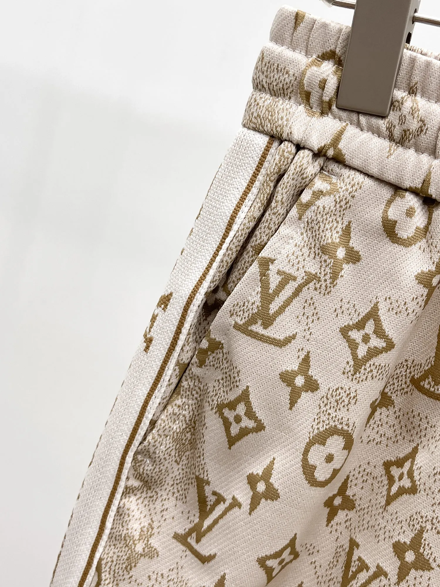 LOUIS VUITTON ベージュ 新作 ショートパンツ - 画像 (13)