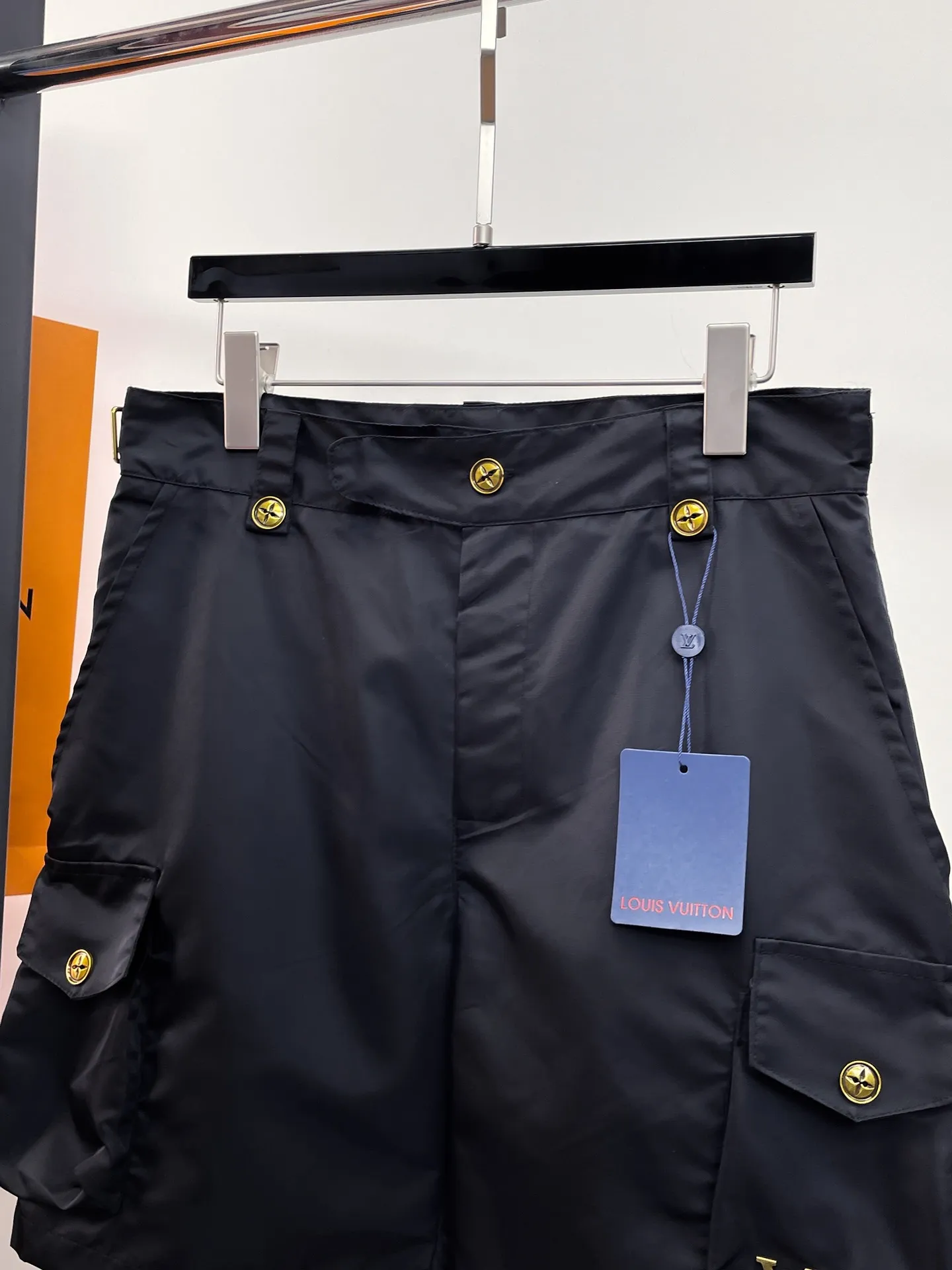 LOUIS VUITTON 黒 カーゴショーツ 新作 - 画像 (5)