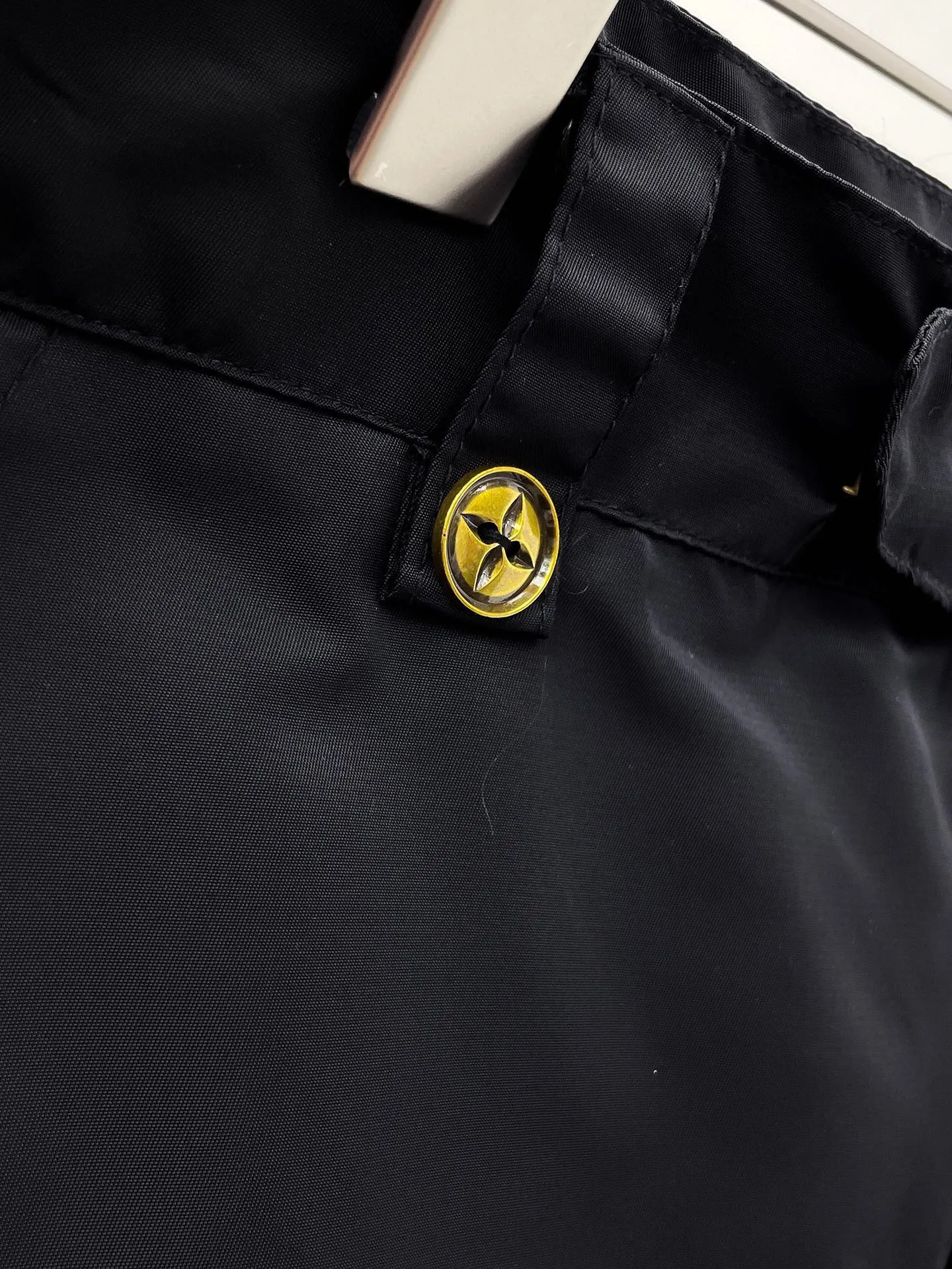 LOUIS VUITTON 黒 カーゴショーツ 新作 - 画像 (10)
