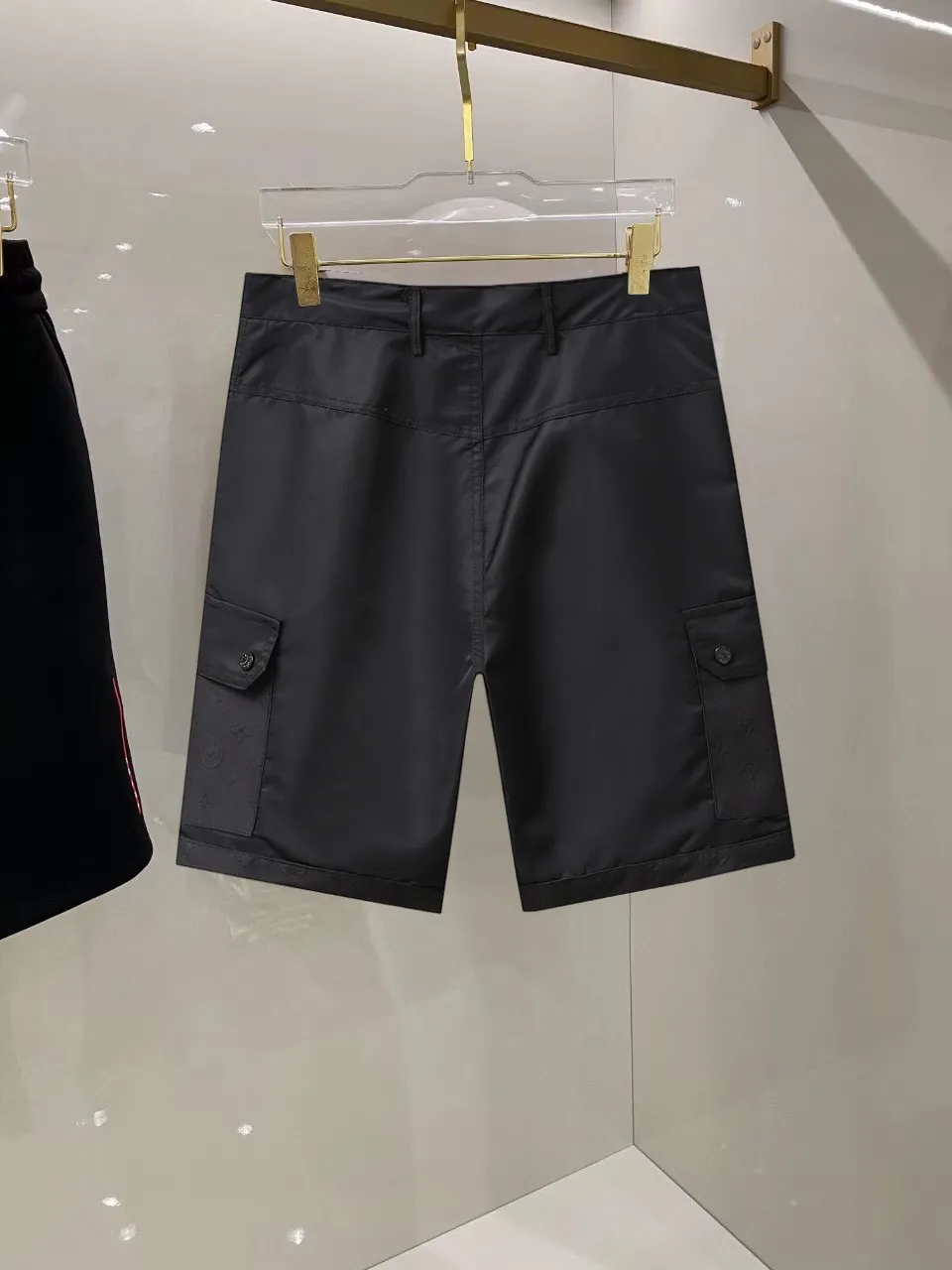 Louis Vuitton 2025ss新作黒カーゴショーツ - 画像 (3)