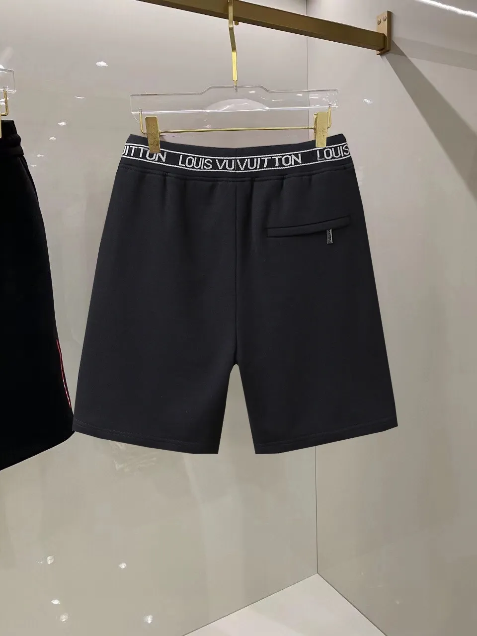 LOUIS VUITTON 新作黒色リラックスショーツ - 画像 (3)