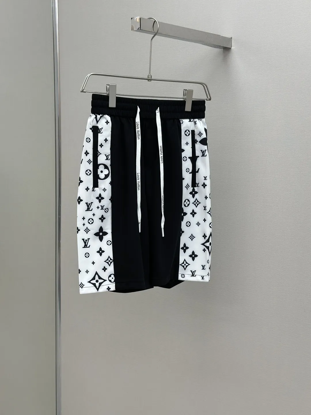 Louis Vuitton 黒白 新作ショートパンツ - 画像 (4)