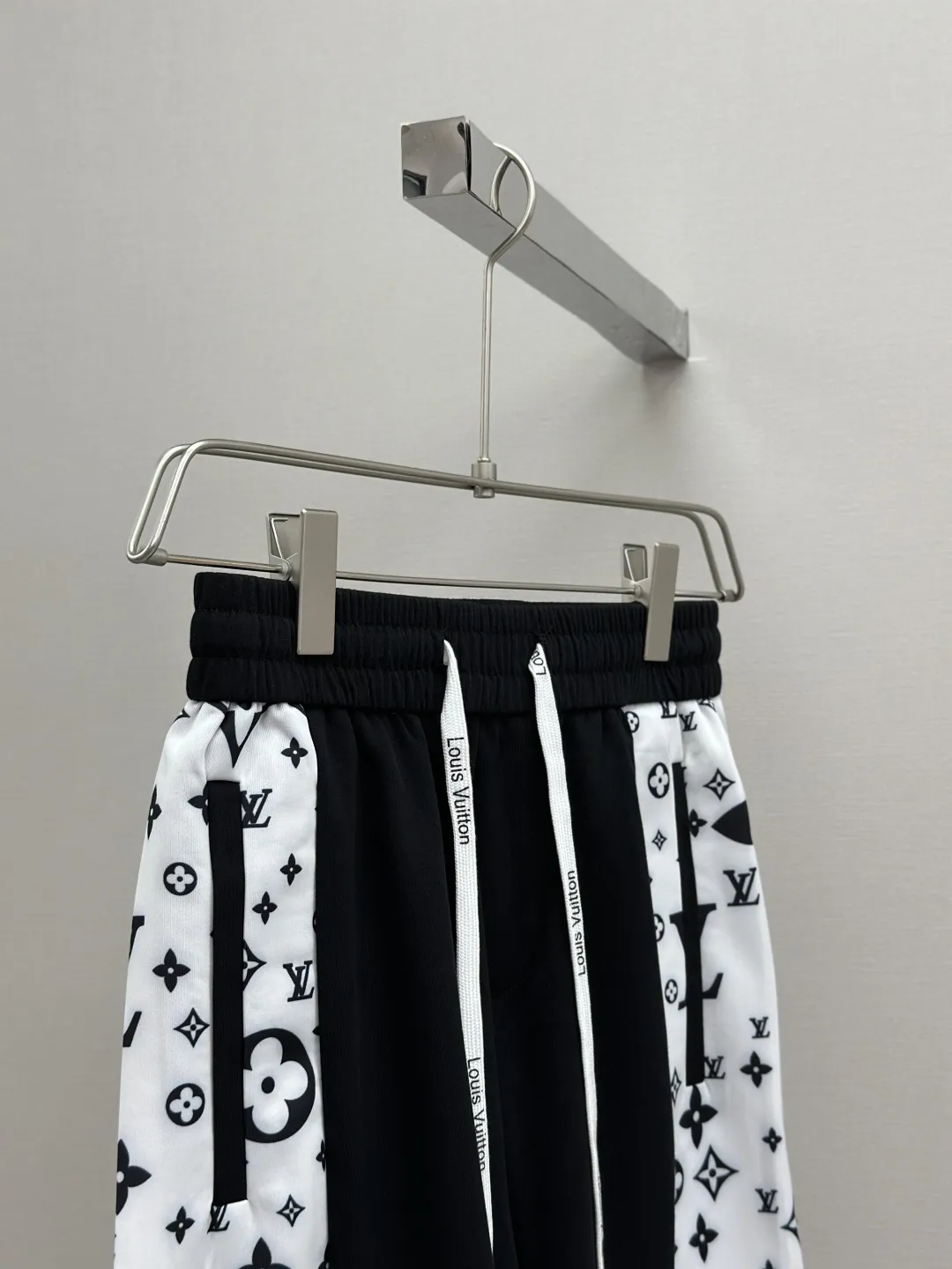 Louis Vuitton 黒白 新作ショートパンツ - 画像 (7)