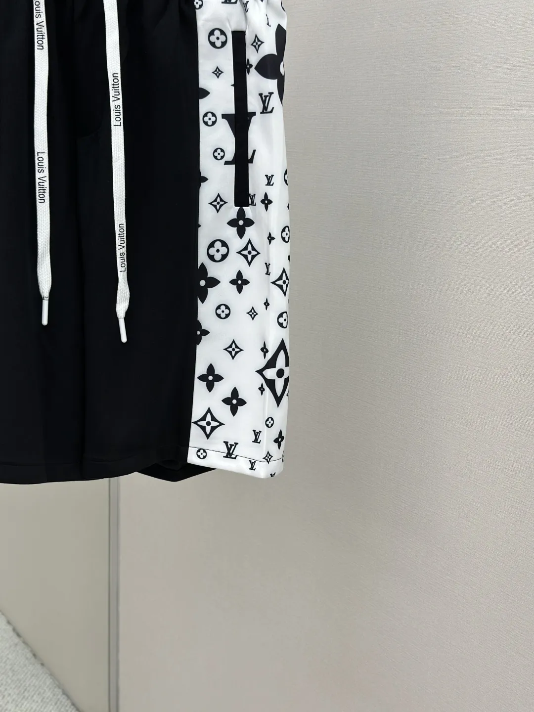 Louis Vuitton 黒白 新作ショートパンツ - 画像 (8)