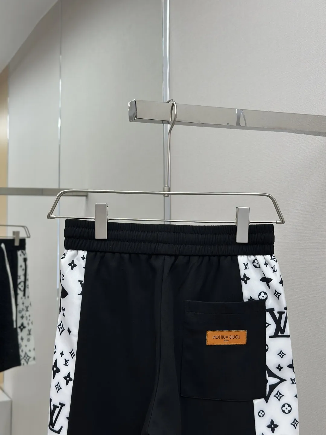 Louis Vuitton 黒白 新作ショートパンツ - 画像 (9)