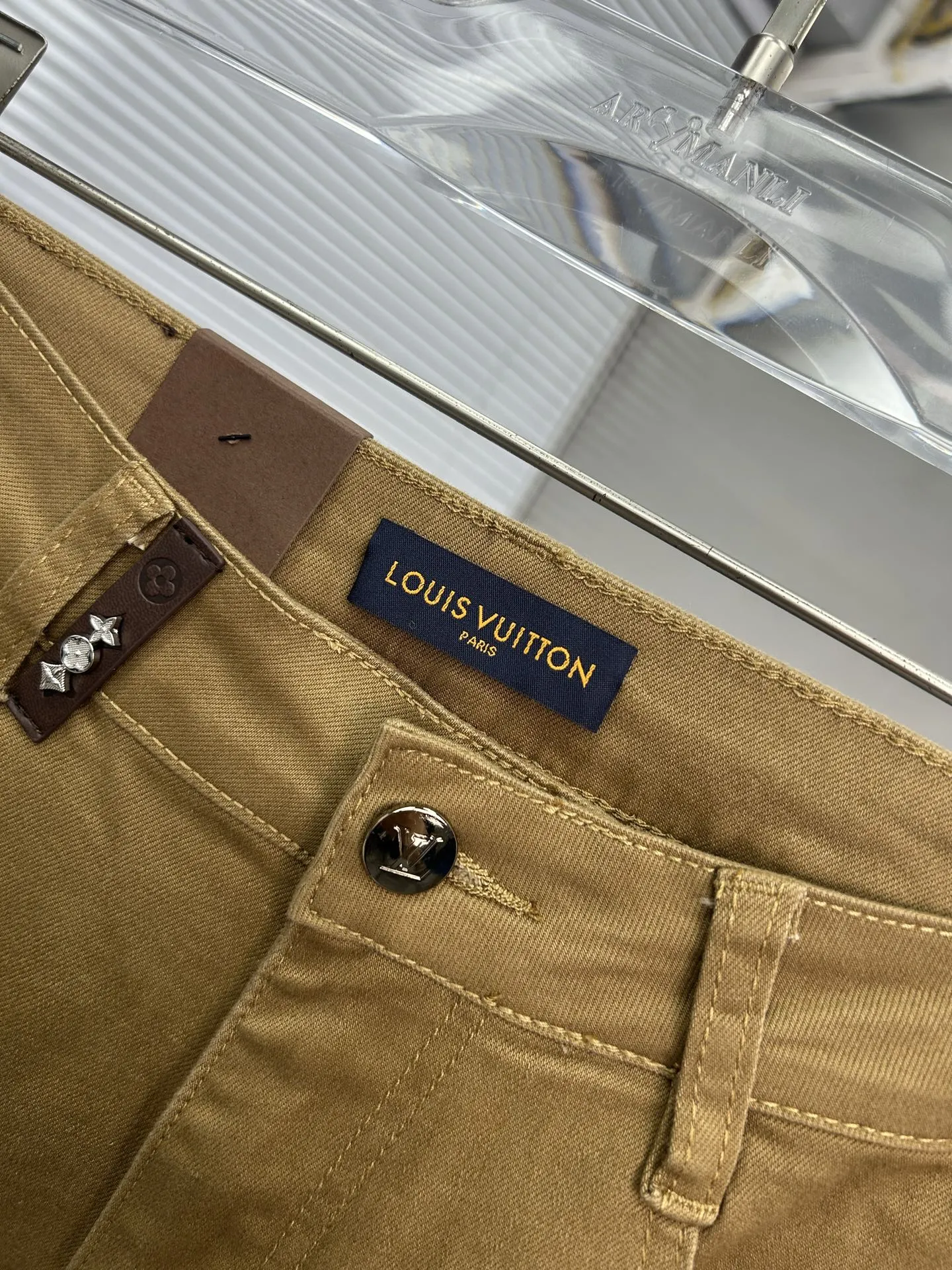LOUIS VUITTON 2025新作カーキカラーデニム - 画像 (7)