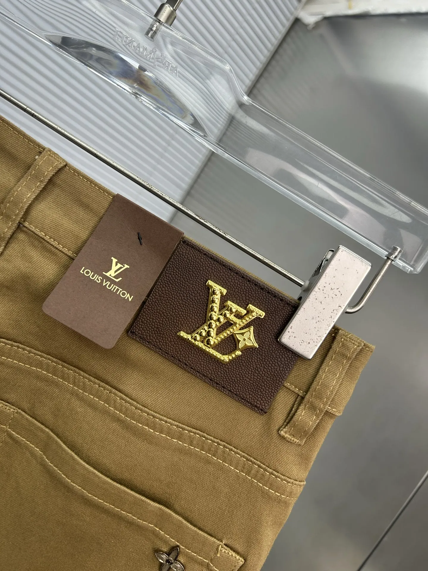 LOUIS VUITTON 2025新作カーキカラーデニム - 画像 (10)