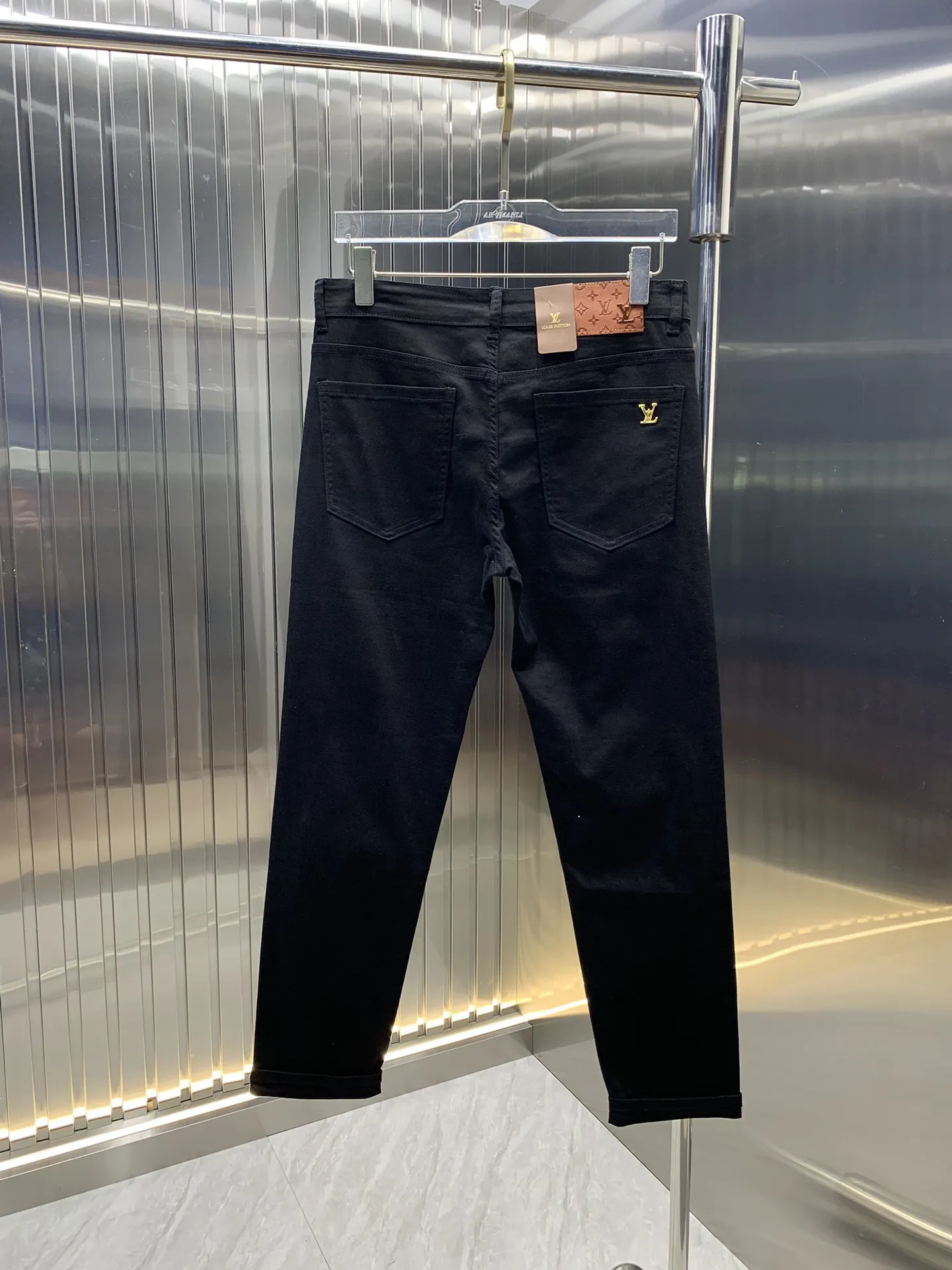 LOUIS VUITTON 2025新作メンズブラックジーンズ - 画像 (4)