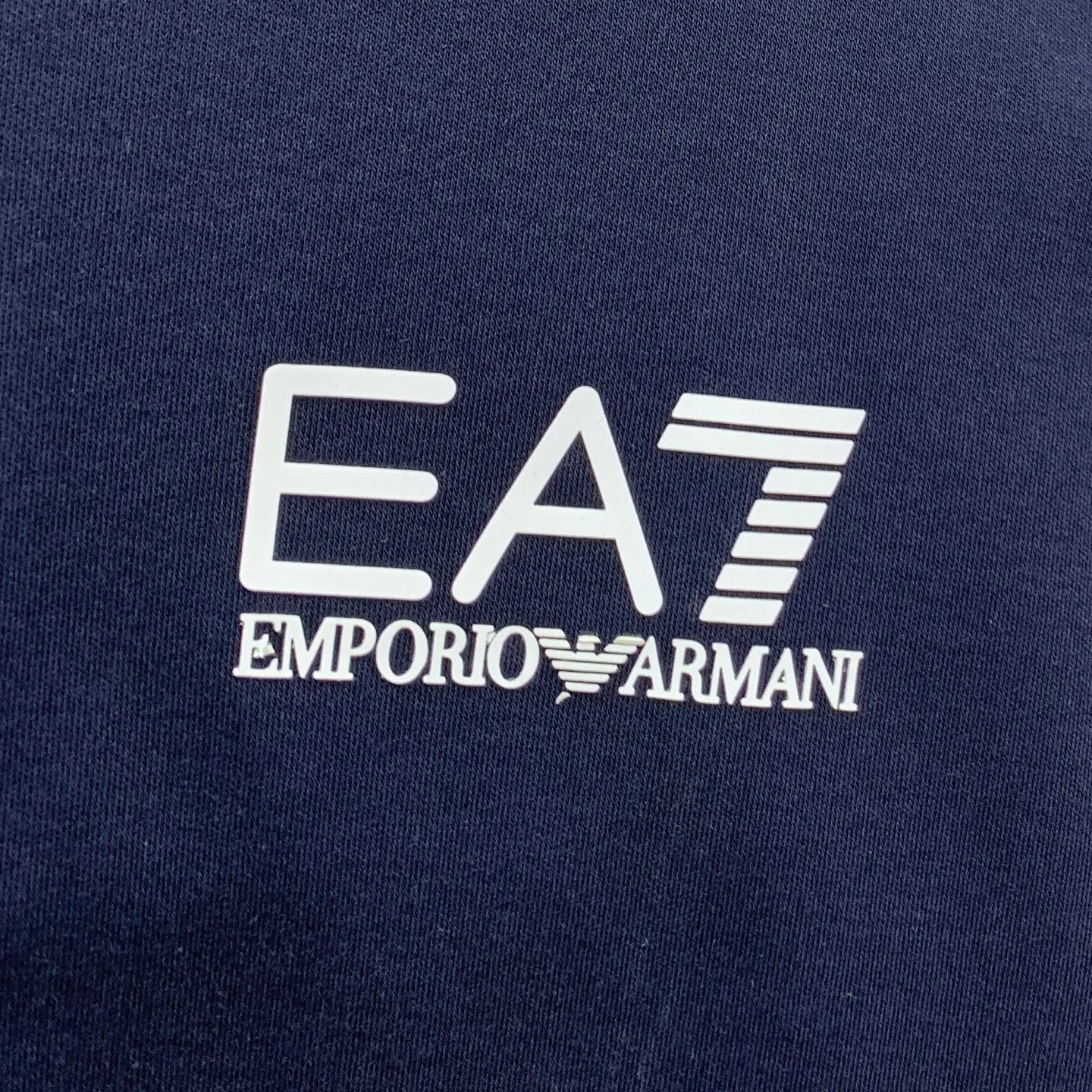 アルマーニ 2025新作 紺色 リラックスTシャツ - 画像 (7)