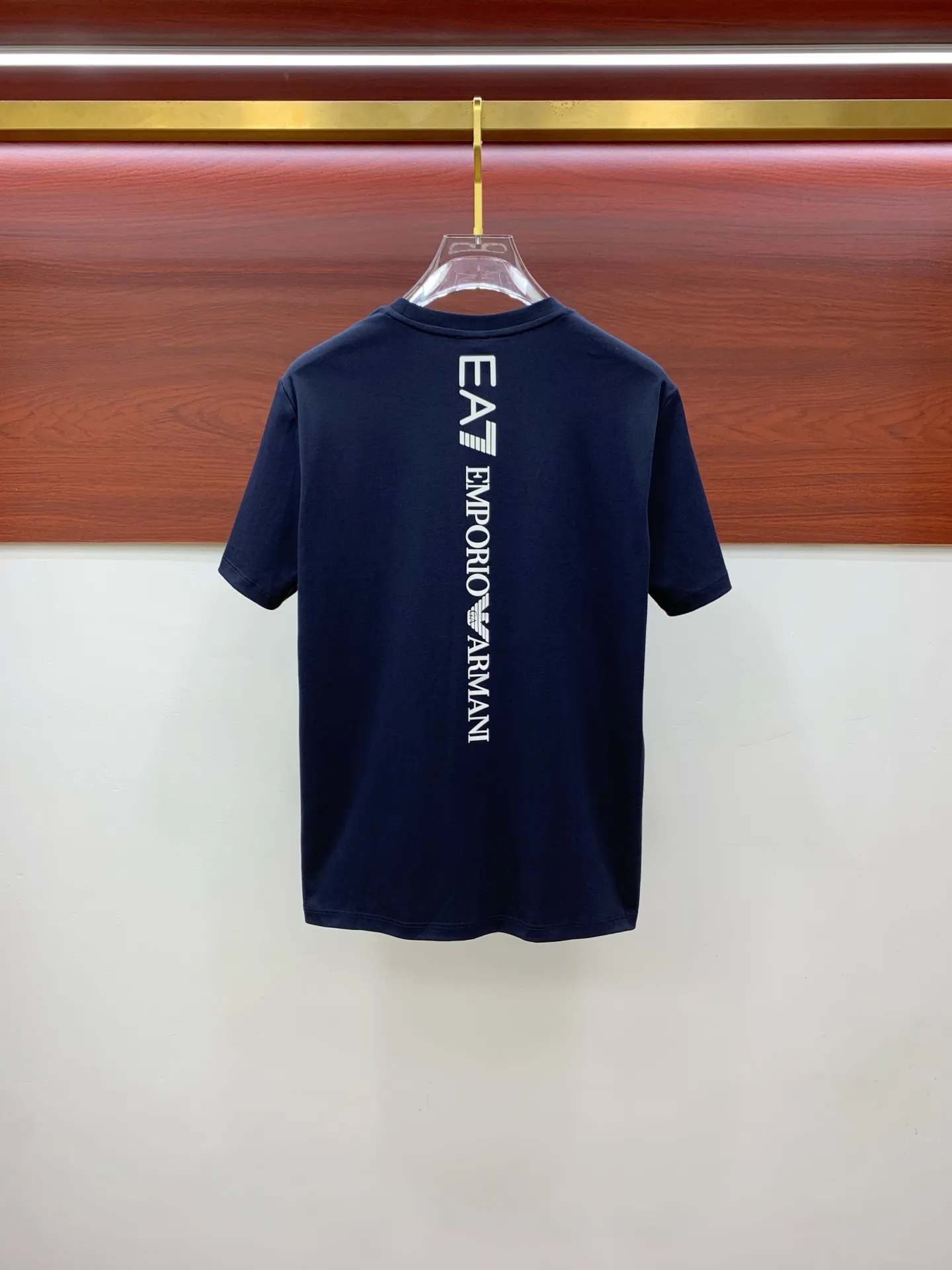 アルマーニ 2025新作 紺色 リラックスTシャツ - 画像 (10)