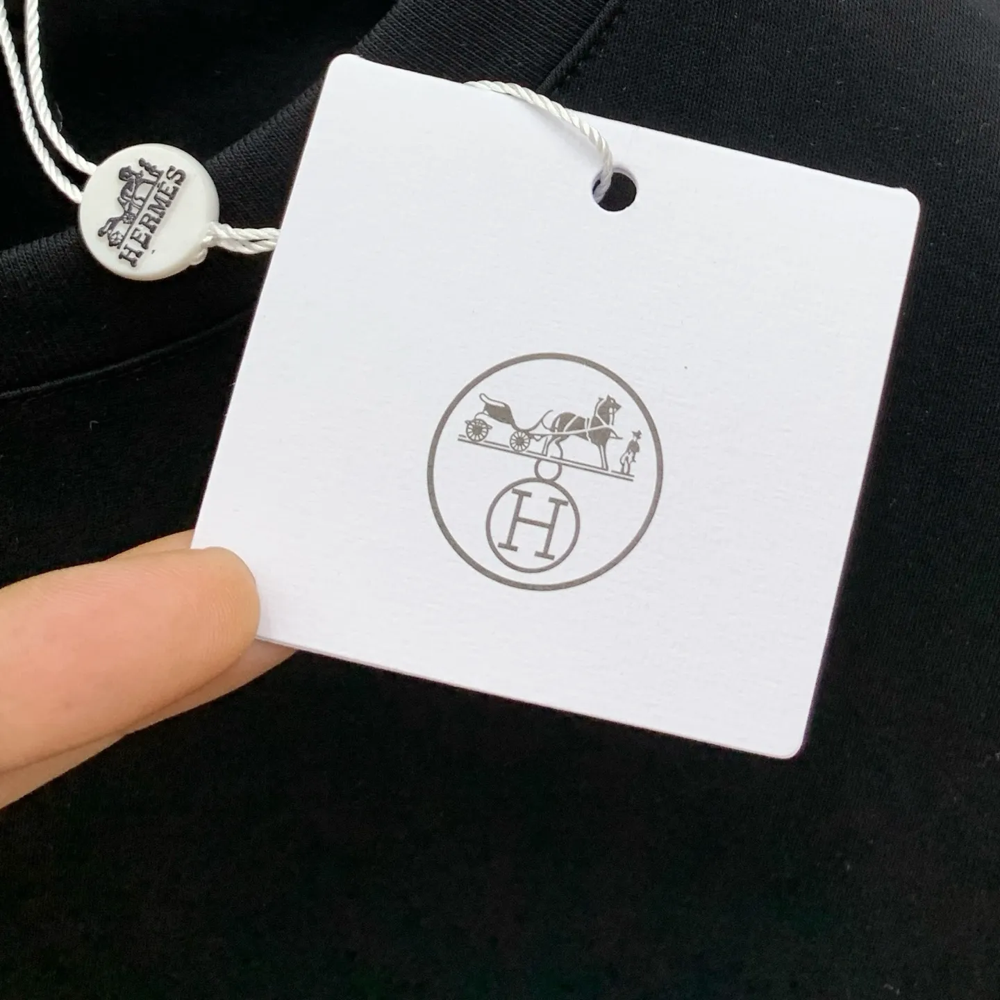 エルメス 2025新作黒Tシャツ ゆったりデザイン - 画像 (4)