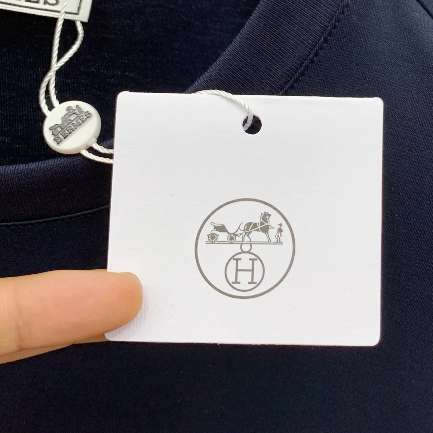 ヘルメス 2025新作 紺色 馬柄Tシャツ - 画像 (4)