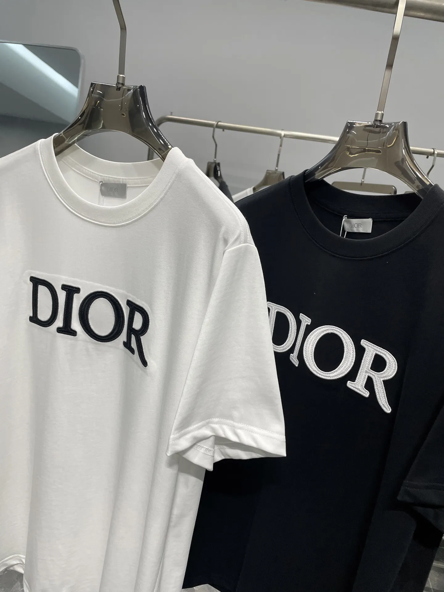 Christian Dior 白黒 基本ロゴTシャツ - 画像 (6)